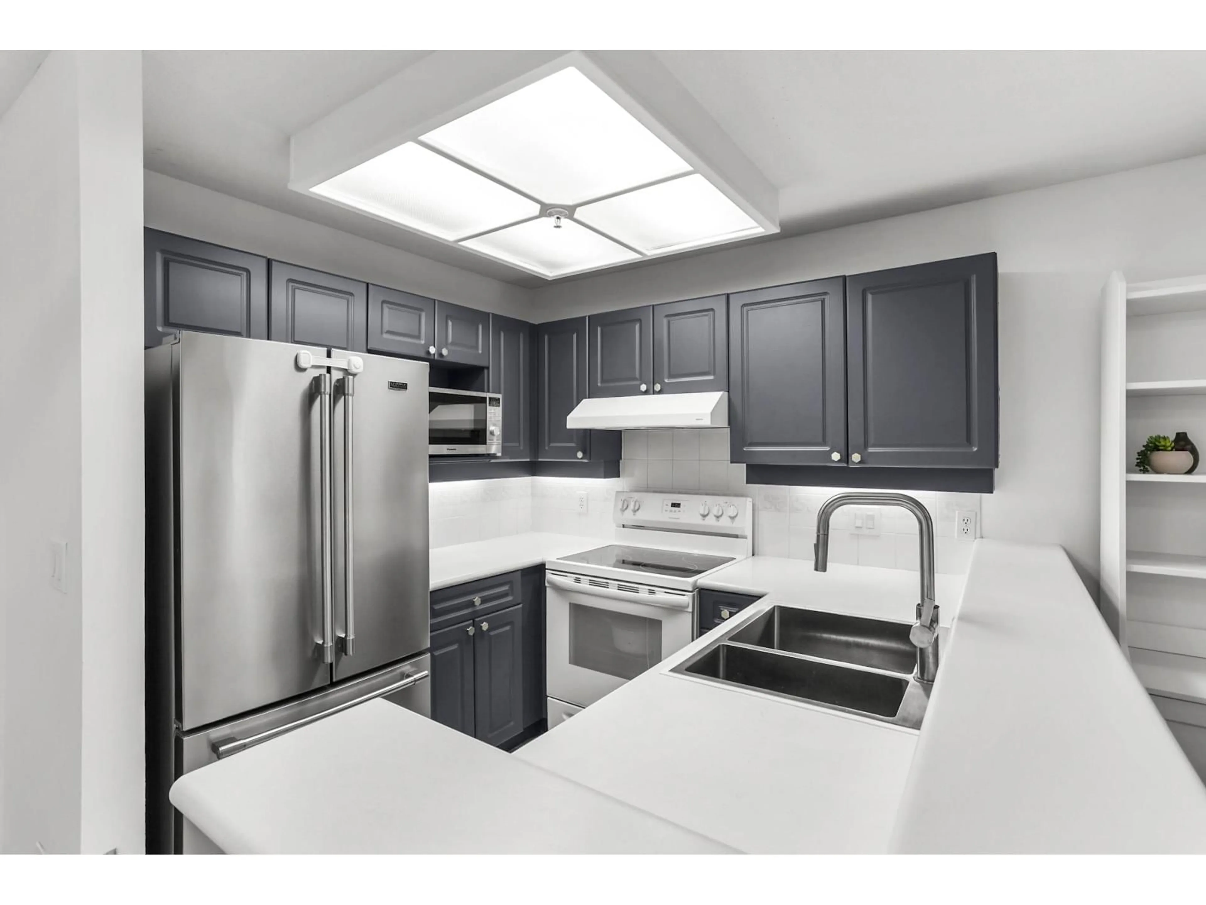 Standard kitchen, unknown for 221 - 22015 48 AVENUE, Langley British Columbia V3A8L3