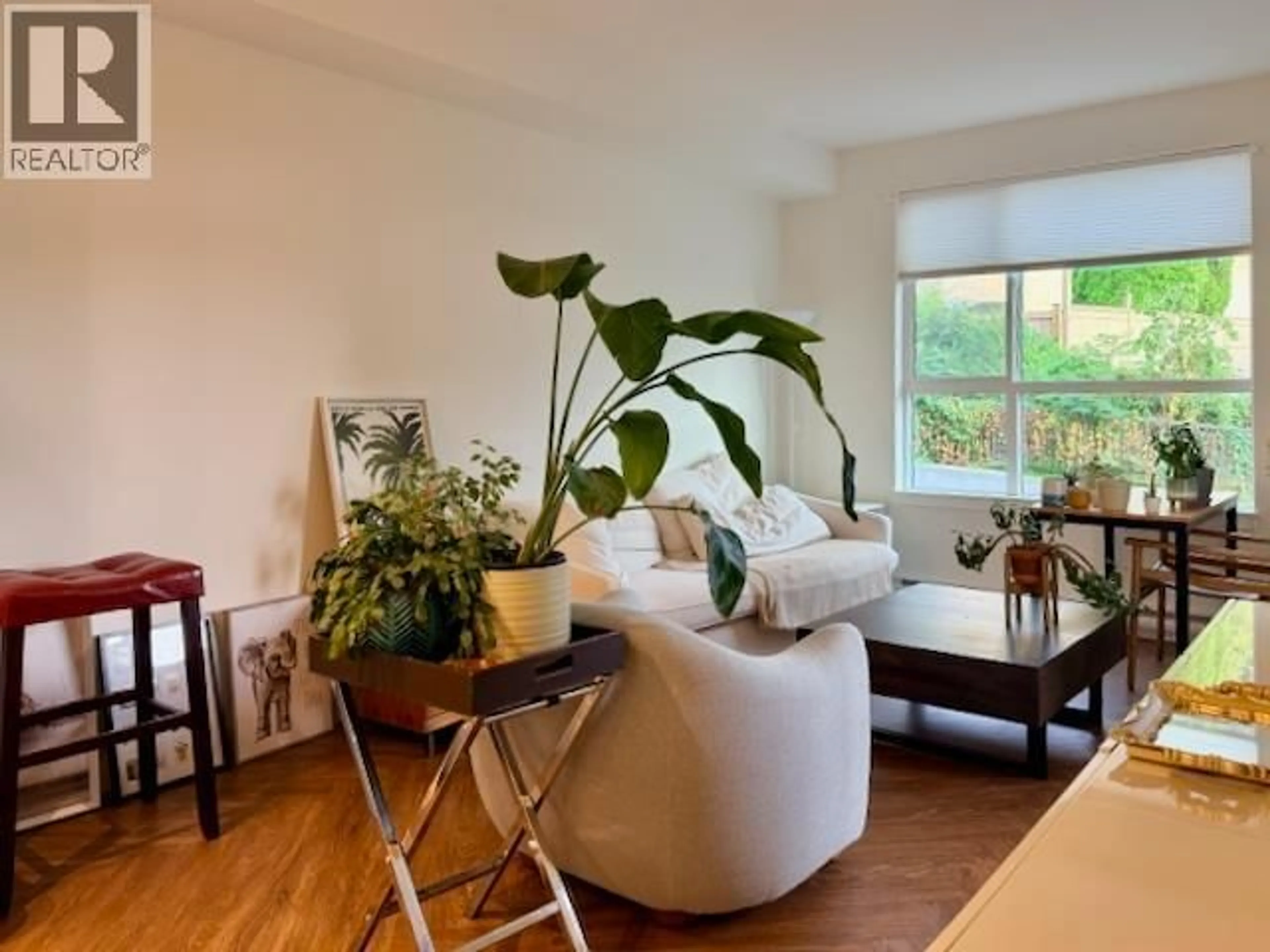 Living room with furniture, unknown for 423 - 3229 ST JOHNS STREET, Port Moody British Columbia V3H0M4