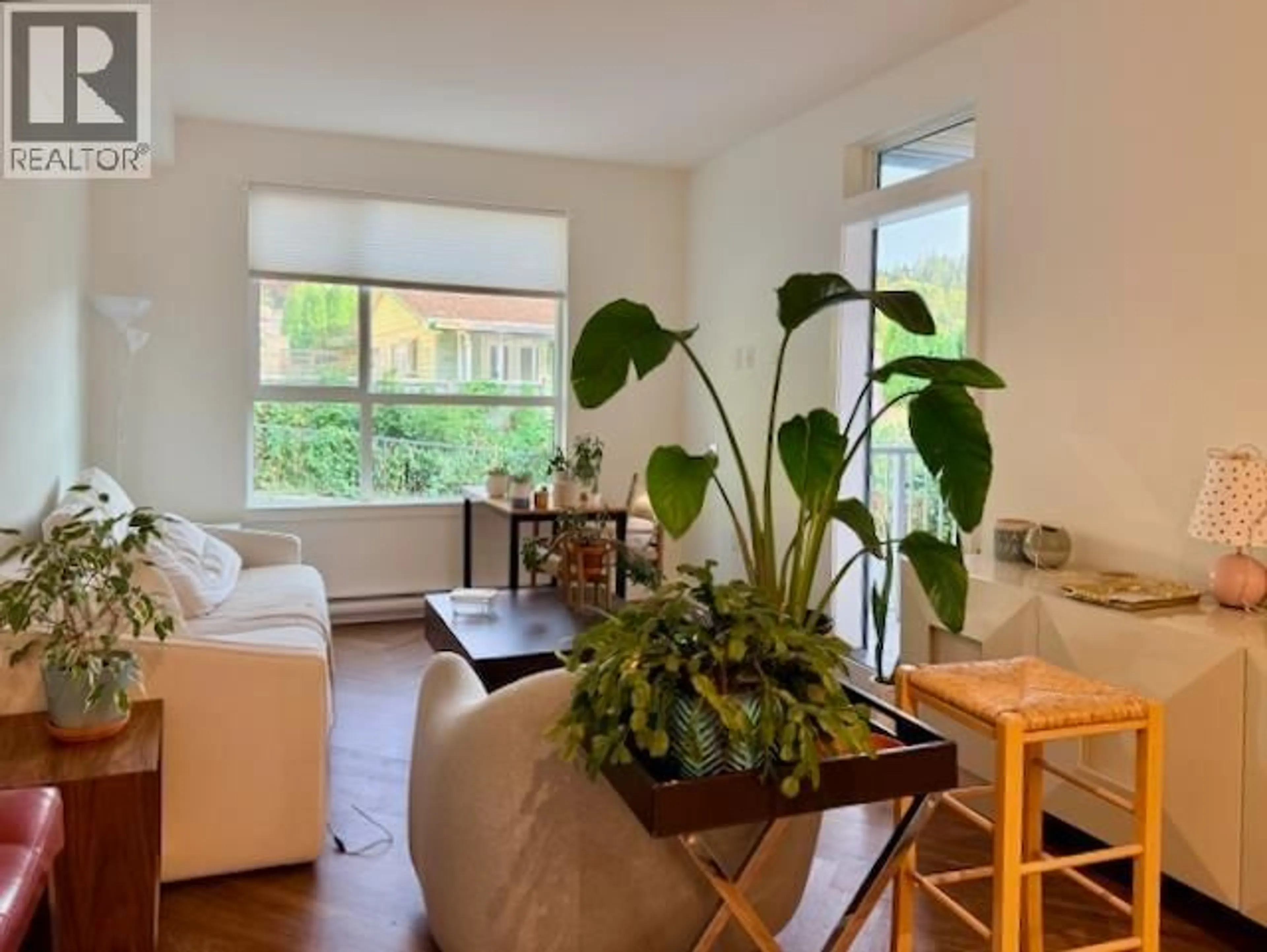 Living room with furniture, unknown for 423 - 3229 ST JOHNS STREET, Port Moody British Columbia V3H0M4