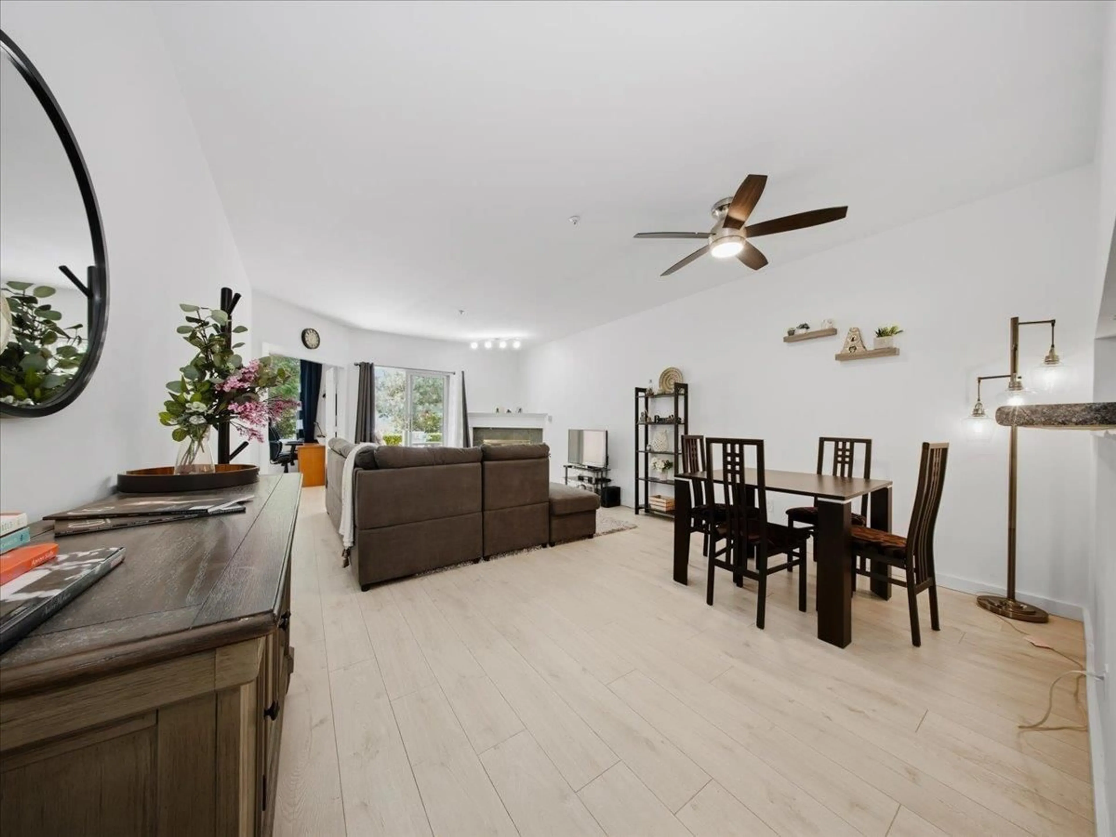 Living room with furniture, wood/laminate floor for 114 - 10128 132 STREET, Surrey British Columbia V3T3T5