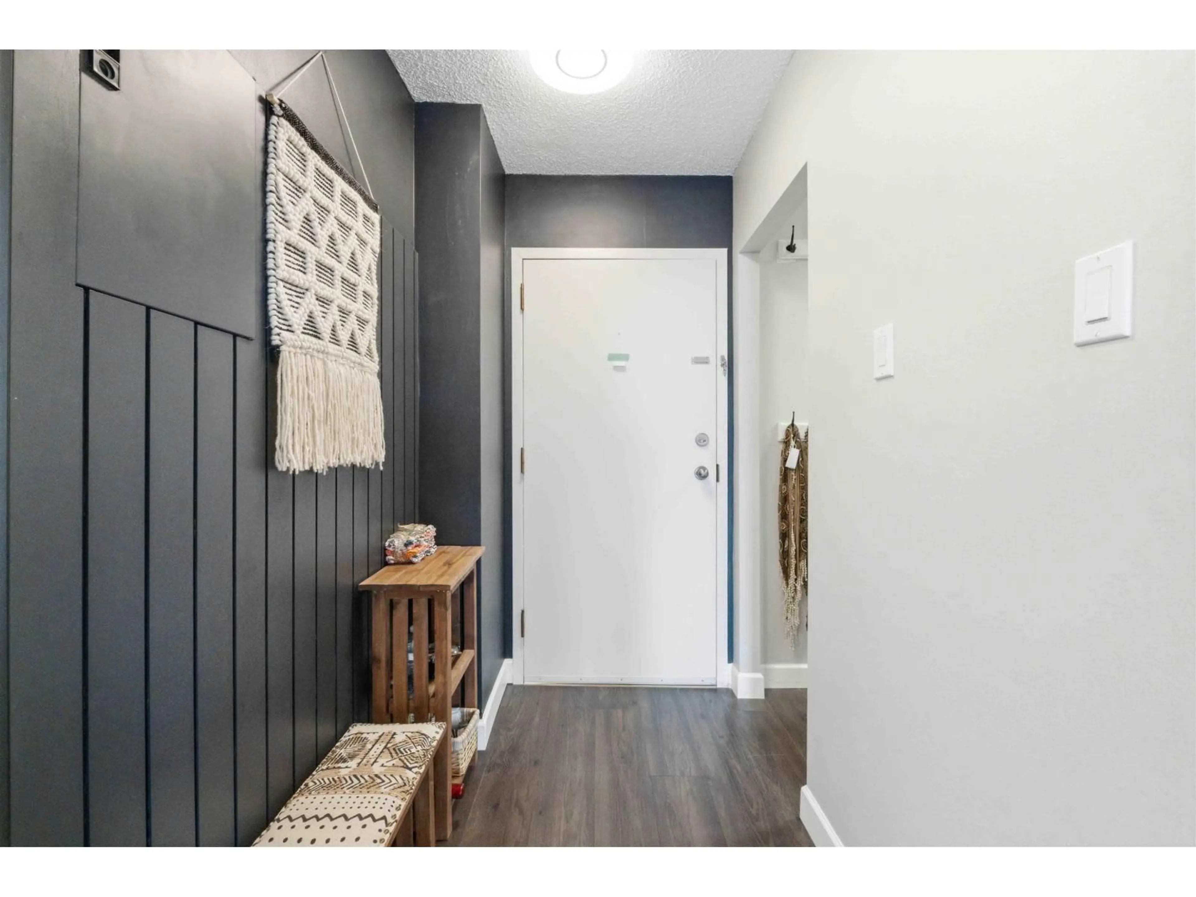 Indoor entryway for 305 - 1521 GEORGE STREET, White Rock British Columbia V4B4A4