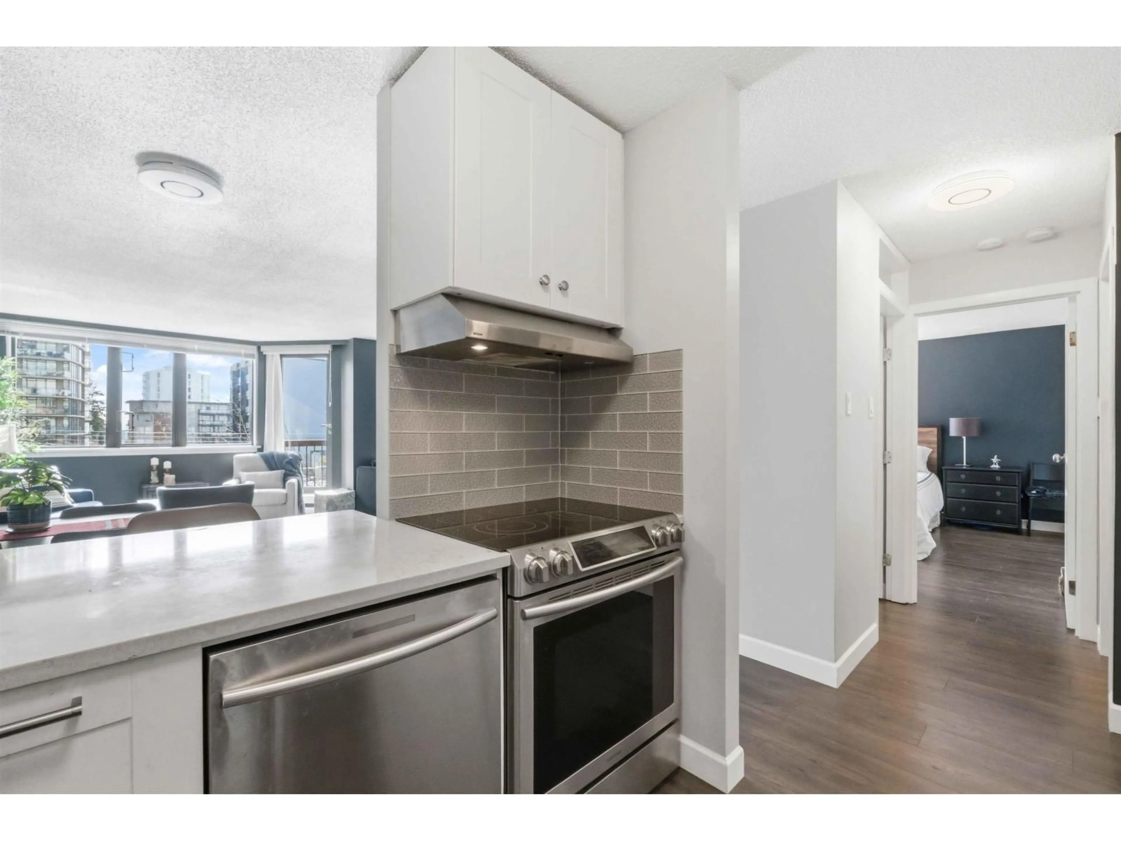 Standard kitchen, unknown for 305 - 1521 GEORGE STREET, White Rock British Columbia V4B4A4