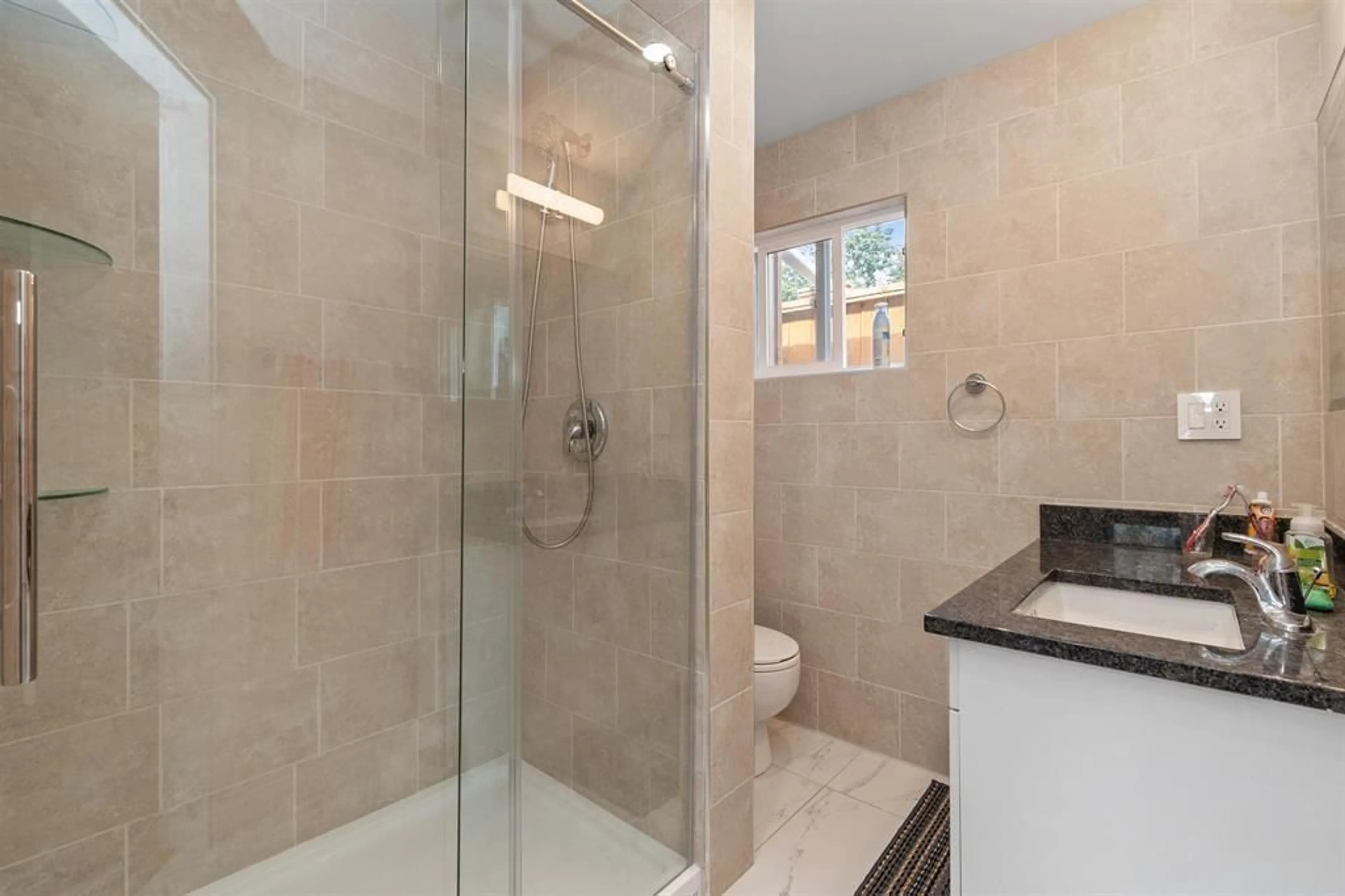 Standard bathroom, ceramic/tile floor for 158 - 1436 FROST ROAD, Lindell Beach British Columbia V2R4X8