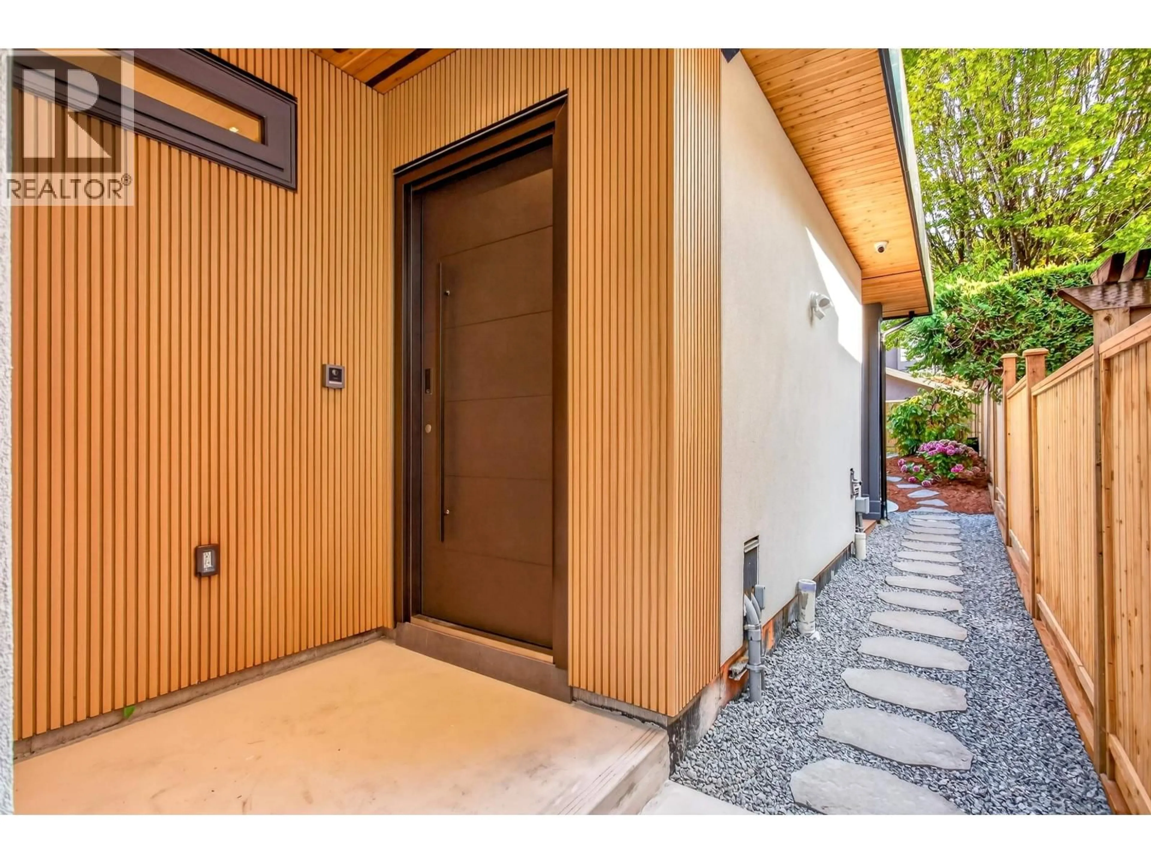 Indoor entryway for 2 - 3836 21ST AVENUE, Vancouver British Columbia V6S1H4