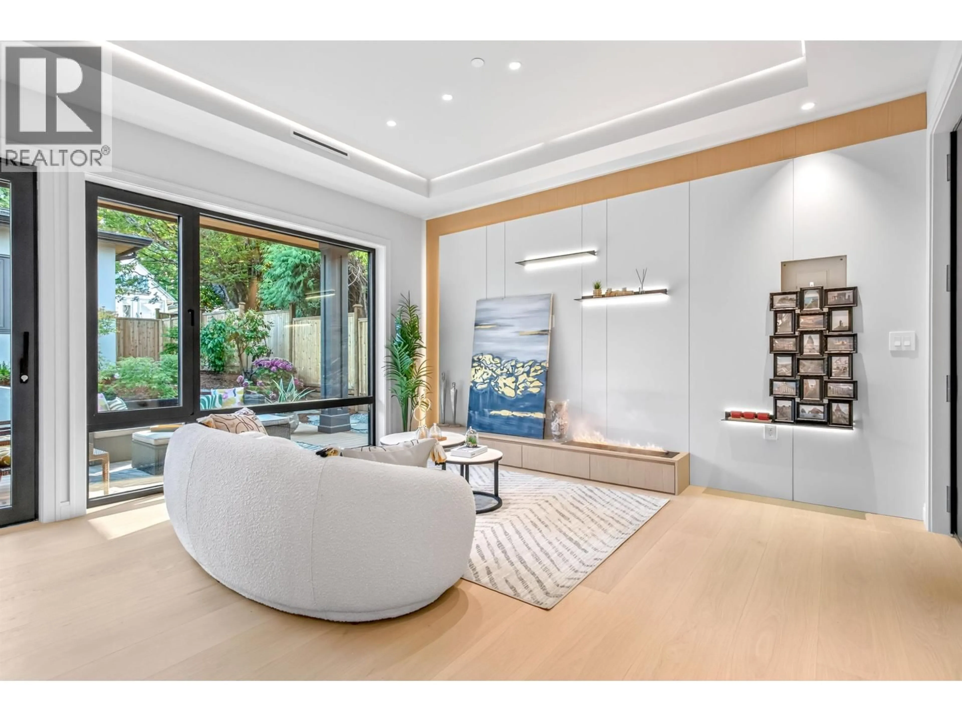 Unknown for 2 - 3836 21ST AVENUE, Vancouver British Columbia V6S1H4