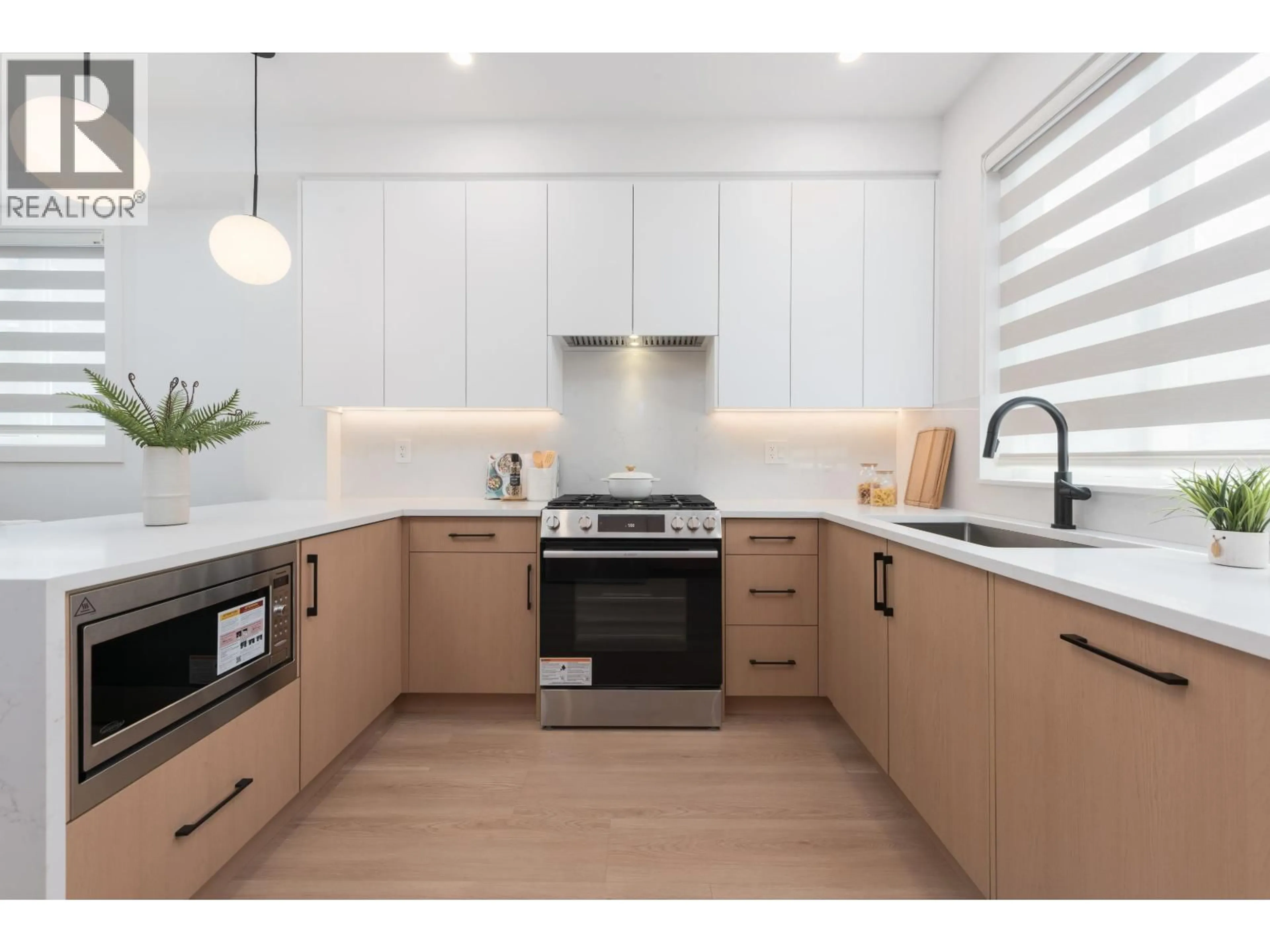 Contemporary kitchen, unknown for 5 - 6808 ELWELL STREET, Burnaby British Columbia V5E1K1