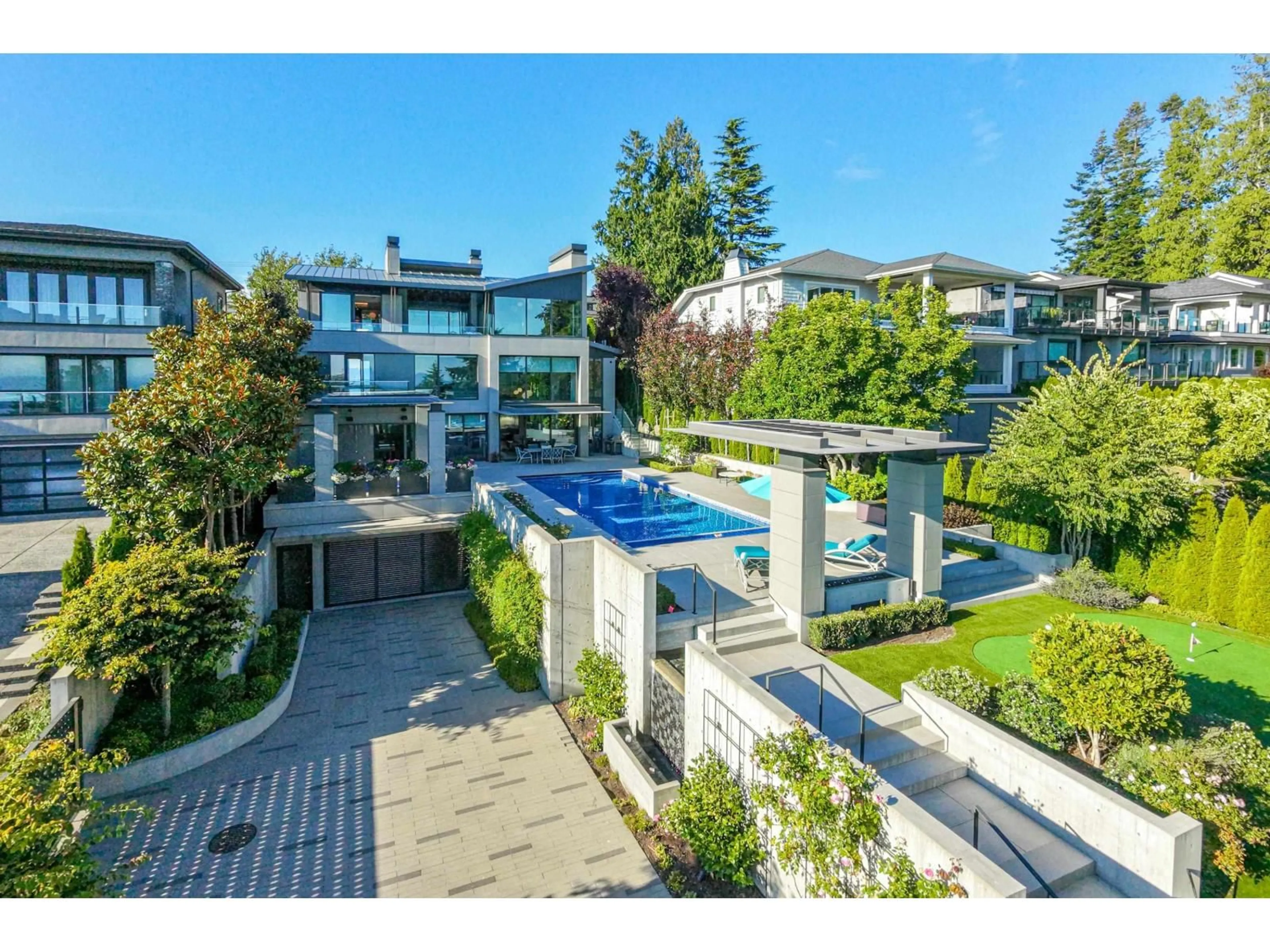 A pic from outside/outdoor area/front of a property/back of a property/a pic from drone, unknown for 13386 MARINE DRIVE, Surrey British Columbia V4A1G2