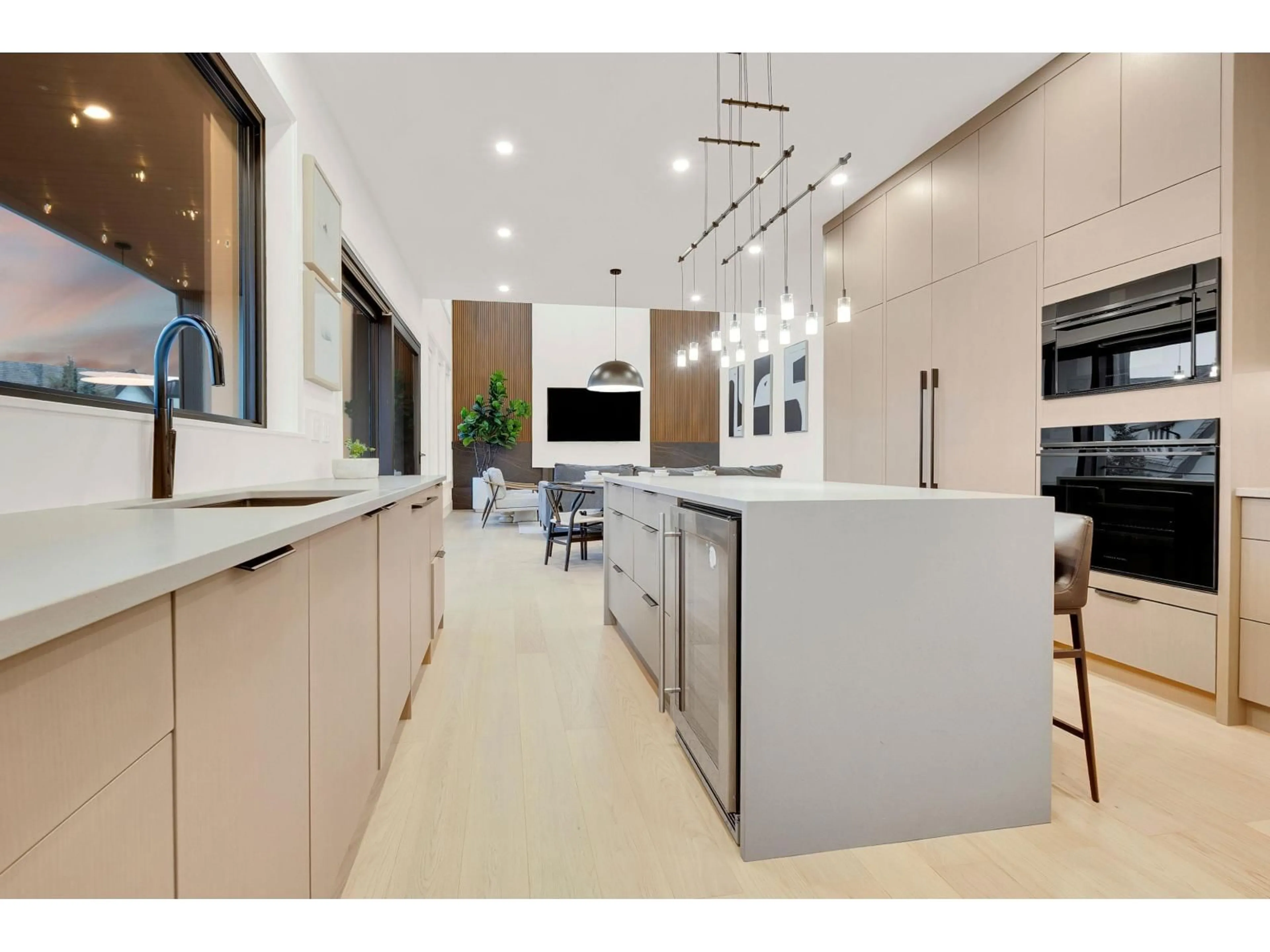 Contemporary kitchen, ceramic/tile floor for 35342 RAVEN COURT, Abbotsford British Columbia V3G0G8