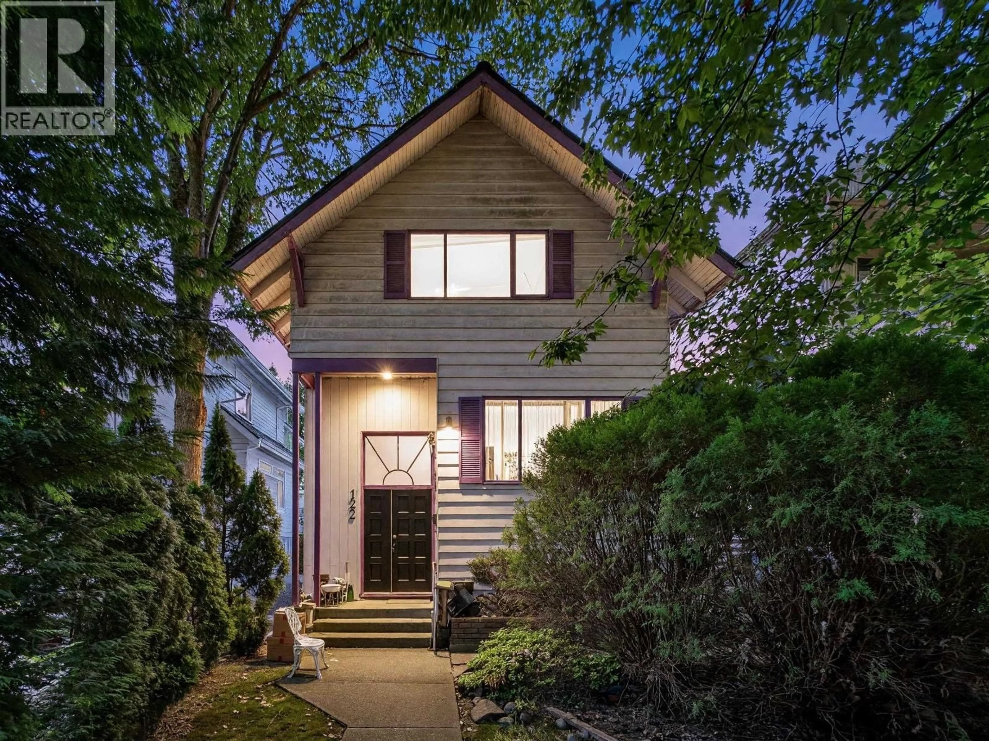 Home with vinyl exterior material, street for 122 17TH AVENUE, Vancouver British Columbia V5Y1Z6