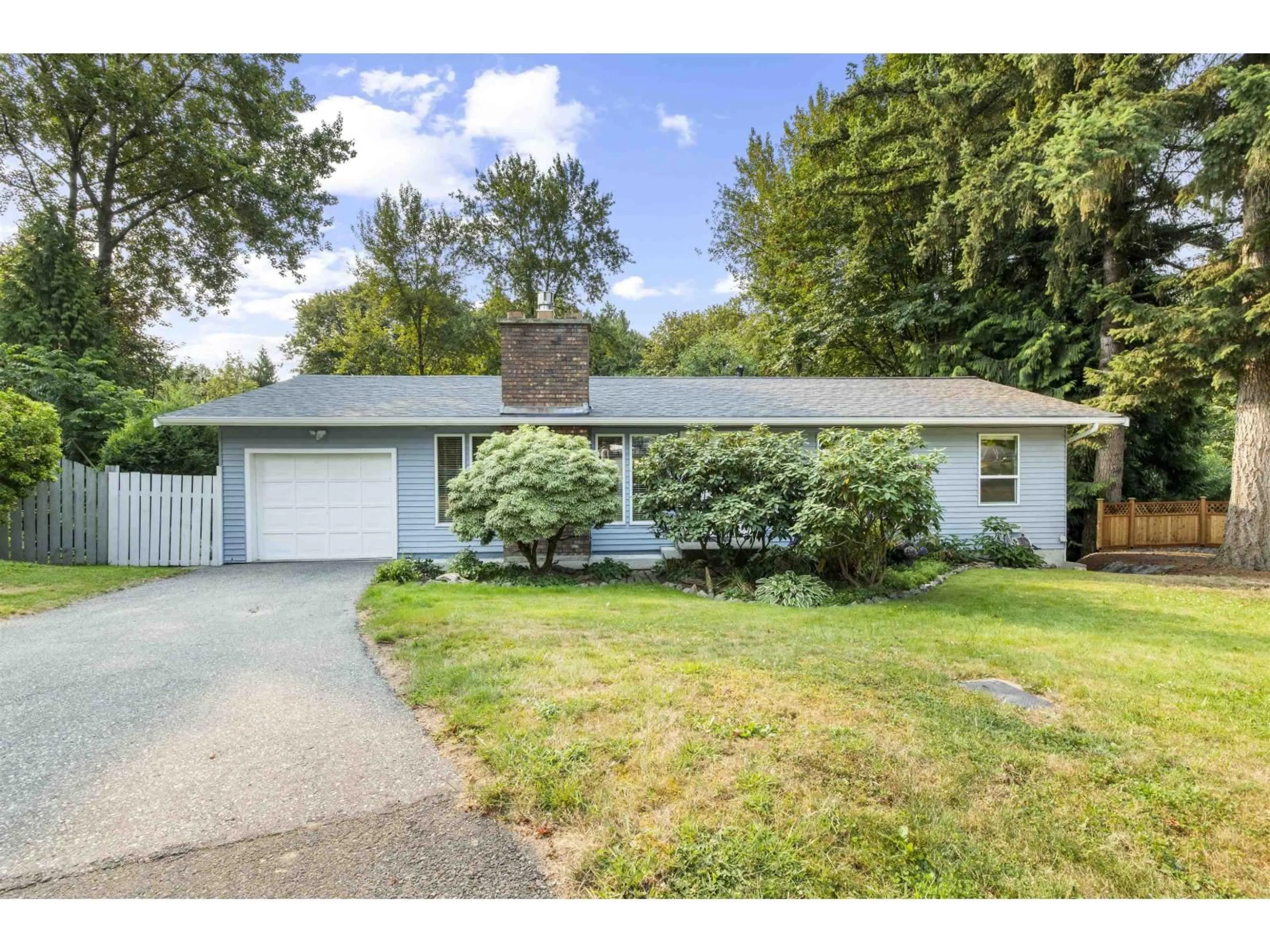 Home with vinyl exterior material, street for 2270 MIDAS STREET, Abbotsford British Columbia V2S4R2