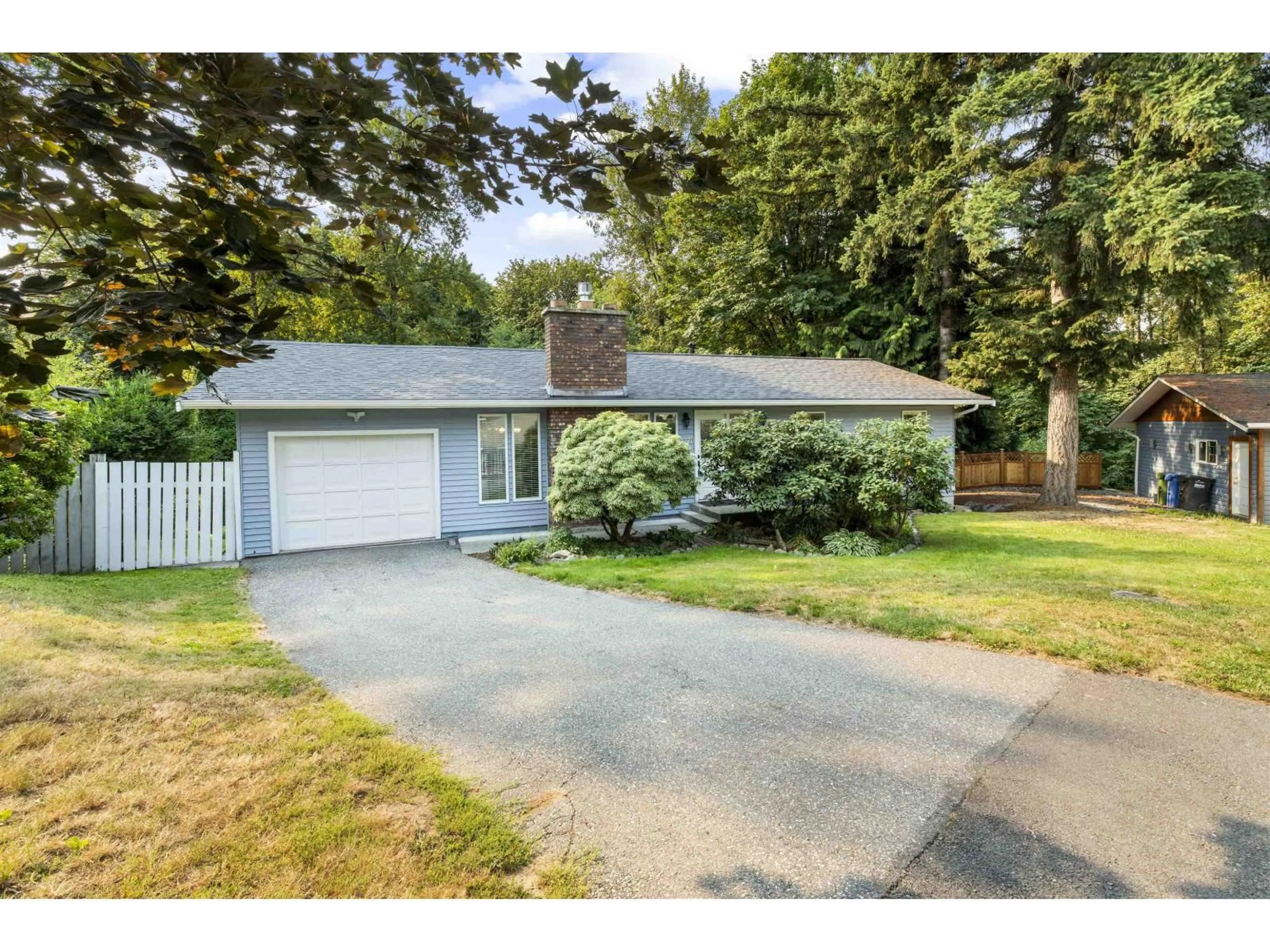 Home with vinyl exterior material, street for 2270 MIDAS STREET, Abbotsford British Columbia V2S4R2