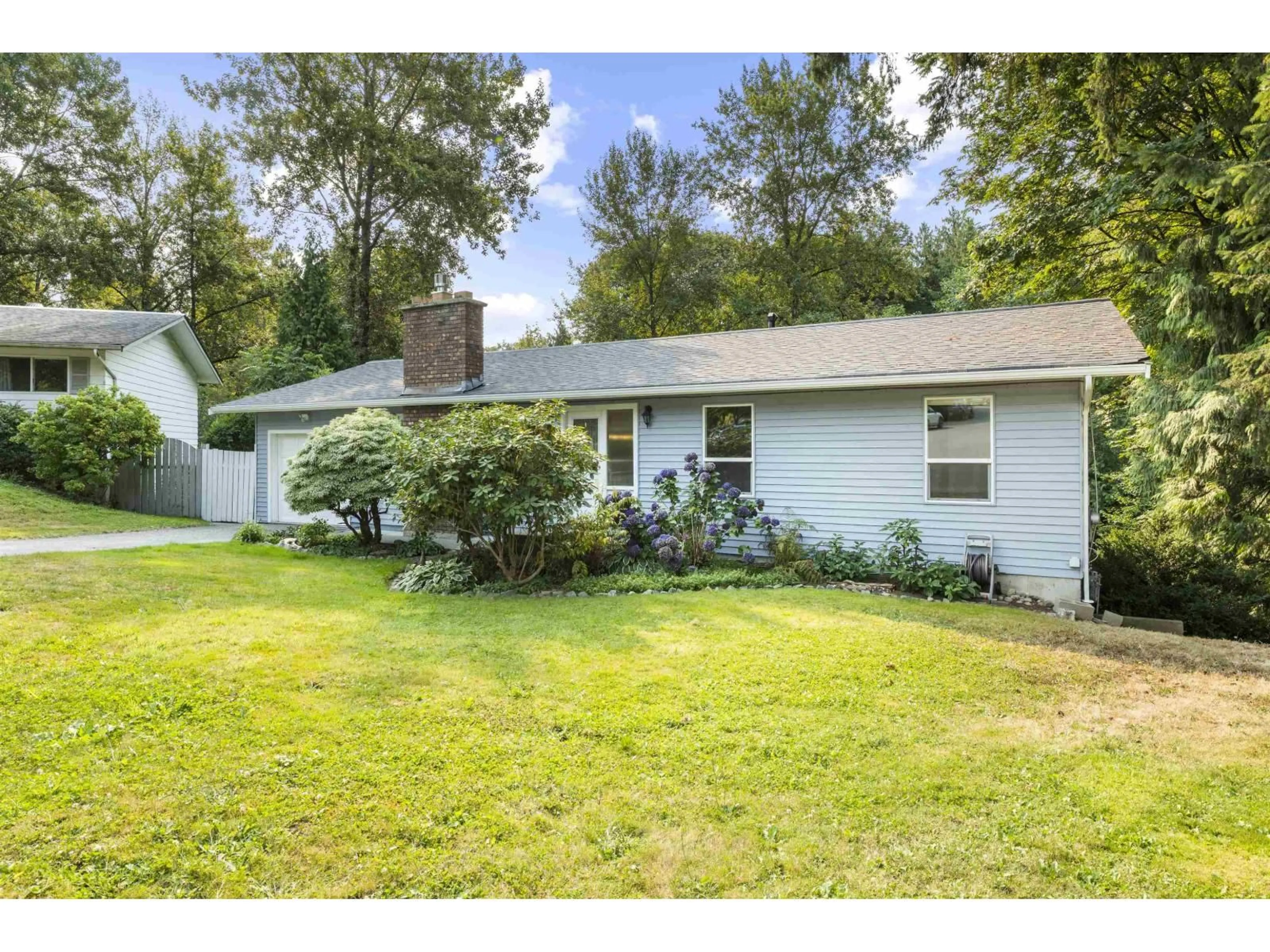 Home with vinyl exterior material, unknown for 2270 MIDAS STREET, Abbotsford British Columbia V2S4R2