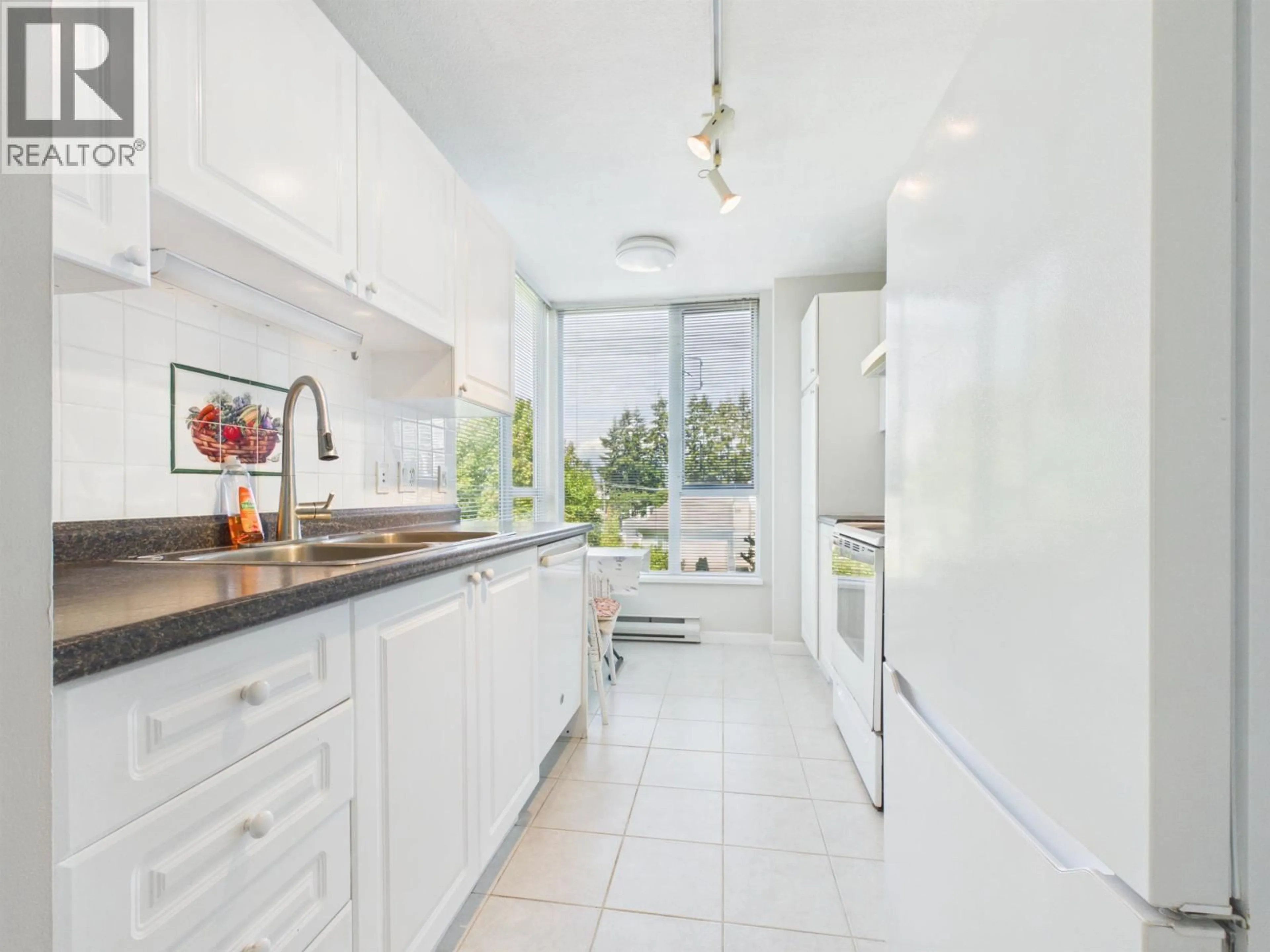 Standard kitchen, ceramic/tile floor for 601 - 7077 BERESFORD STREET, Burnaby British Columbia V5E4J5