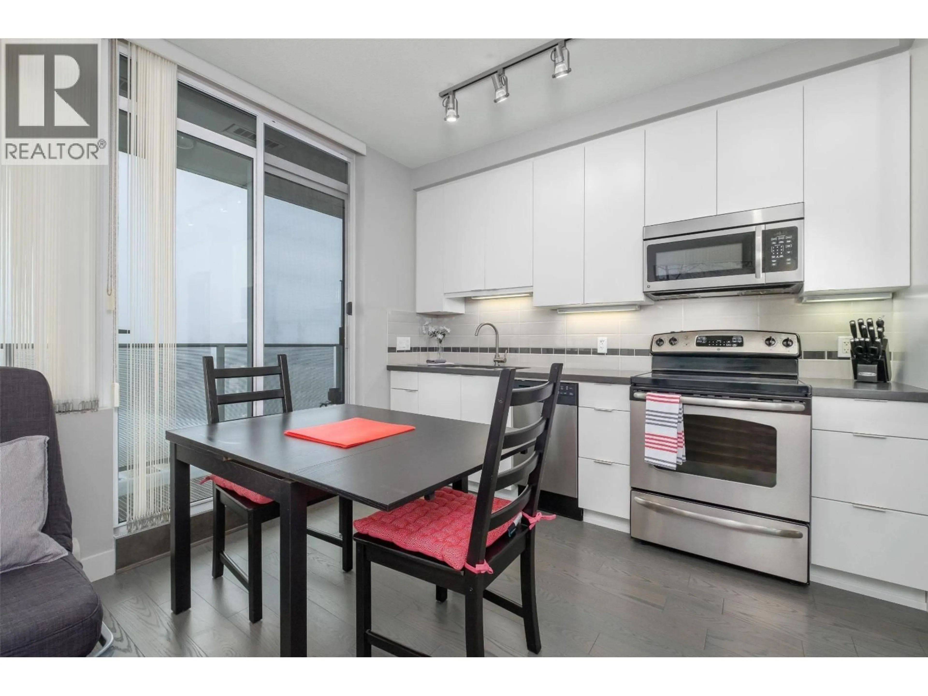 Standard kitchen, unknown for 708 - 9025 HIGHLAND COURT, Burnaby British Columbia V5A0A8