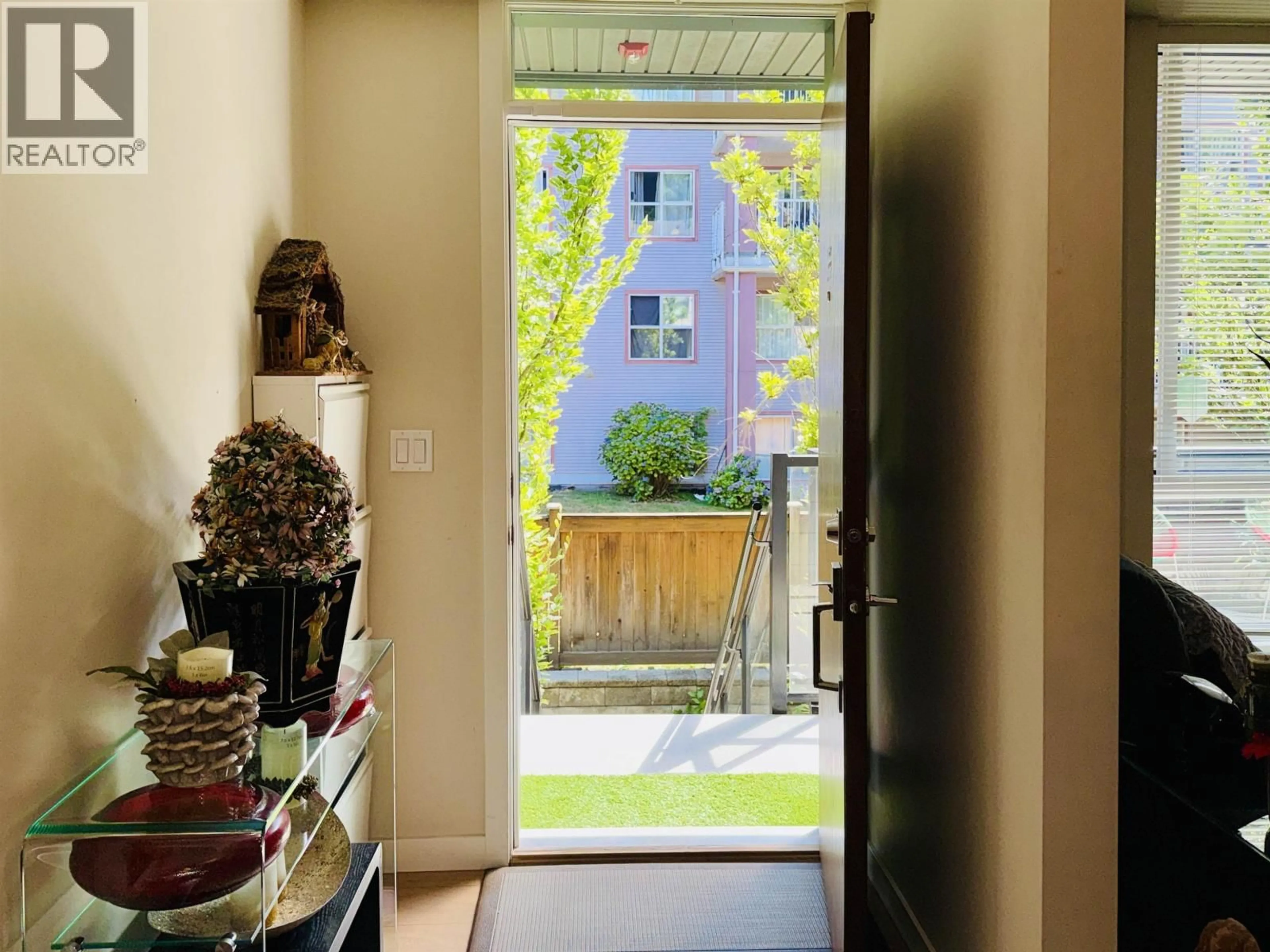 Indoor entryway for 49 - 3728 THURSTON STREET, Burnaby British Columbia V5H0E6