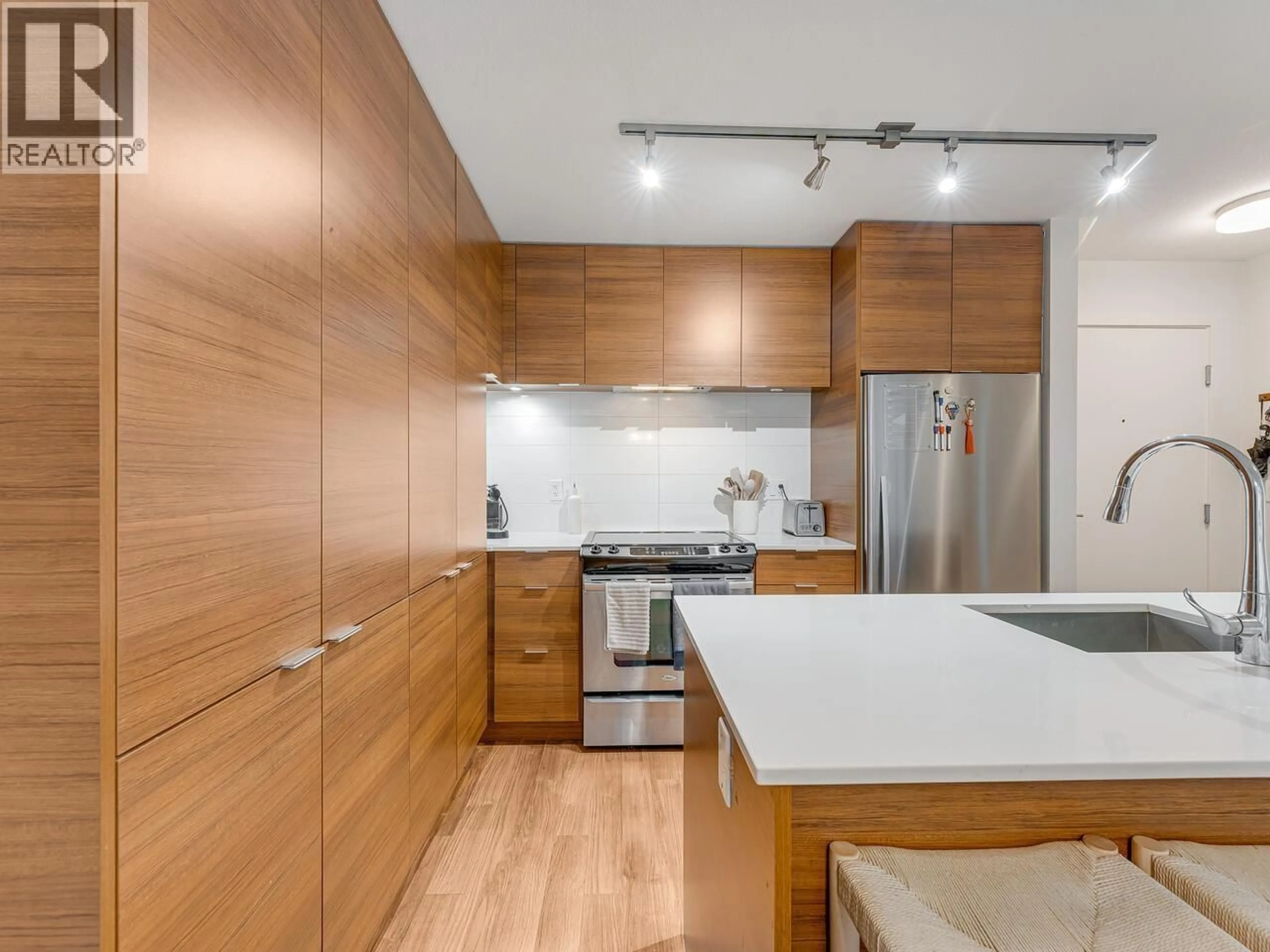 Contemporary kitchen, wood/laminate floor for 313 - 1677 LLOYD AVENUE, North Vancouver British Columbia V7P0B1