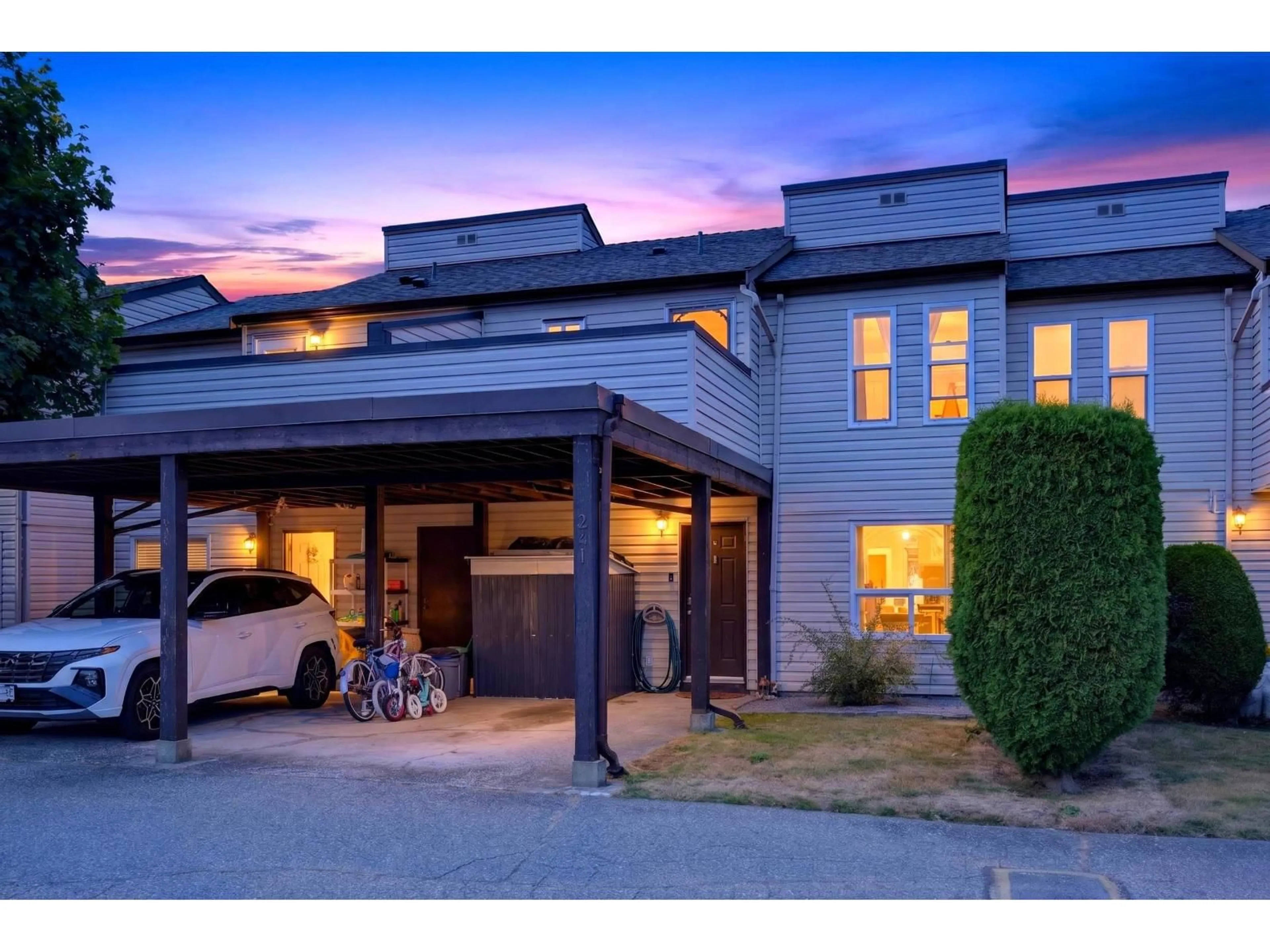 Indoor garage for 241 - 27411 28 AVENUE, Langley British Columbia V4W3V1
