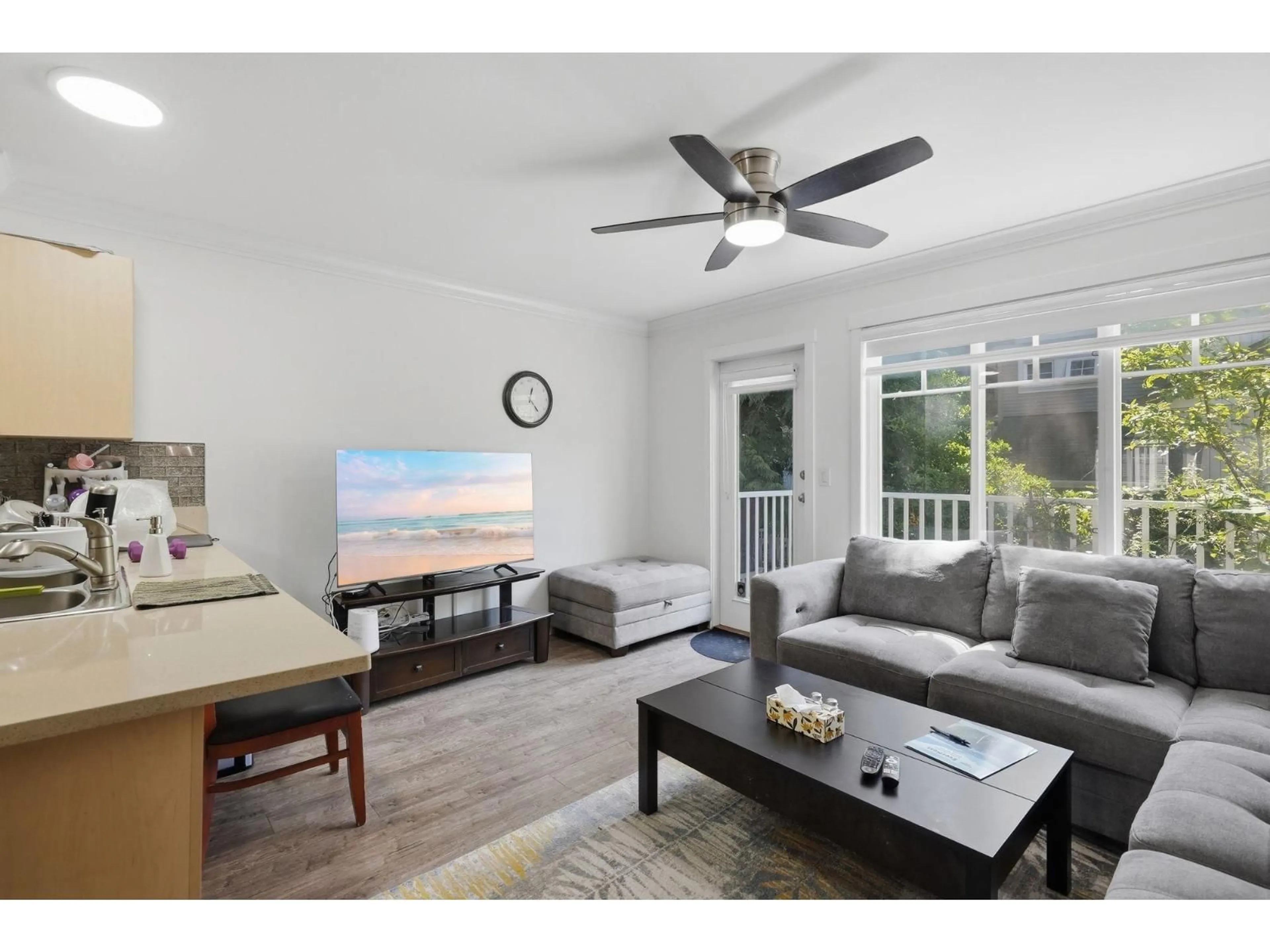 Living room with furniture, wood/laminate floor for 38 - 12711 64 AVENUE, Surrey British Columbia V3W1X1