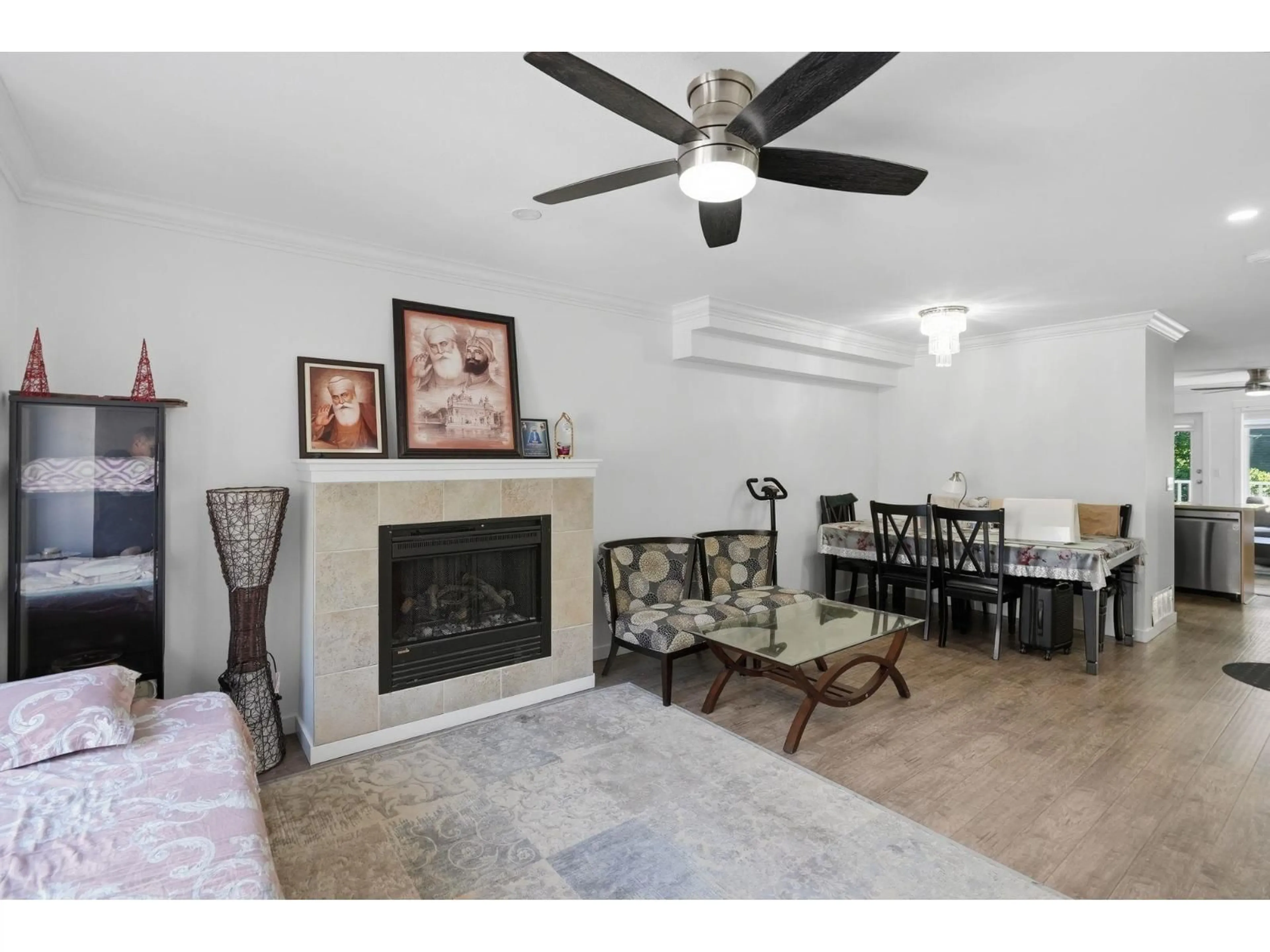 Living room with furniture, unknown for 38 - 12711 64 AVENUE, Surrey British Columbia V3W1X1