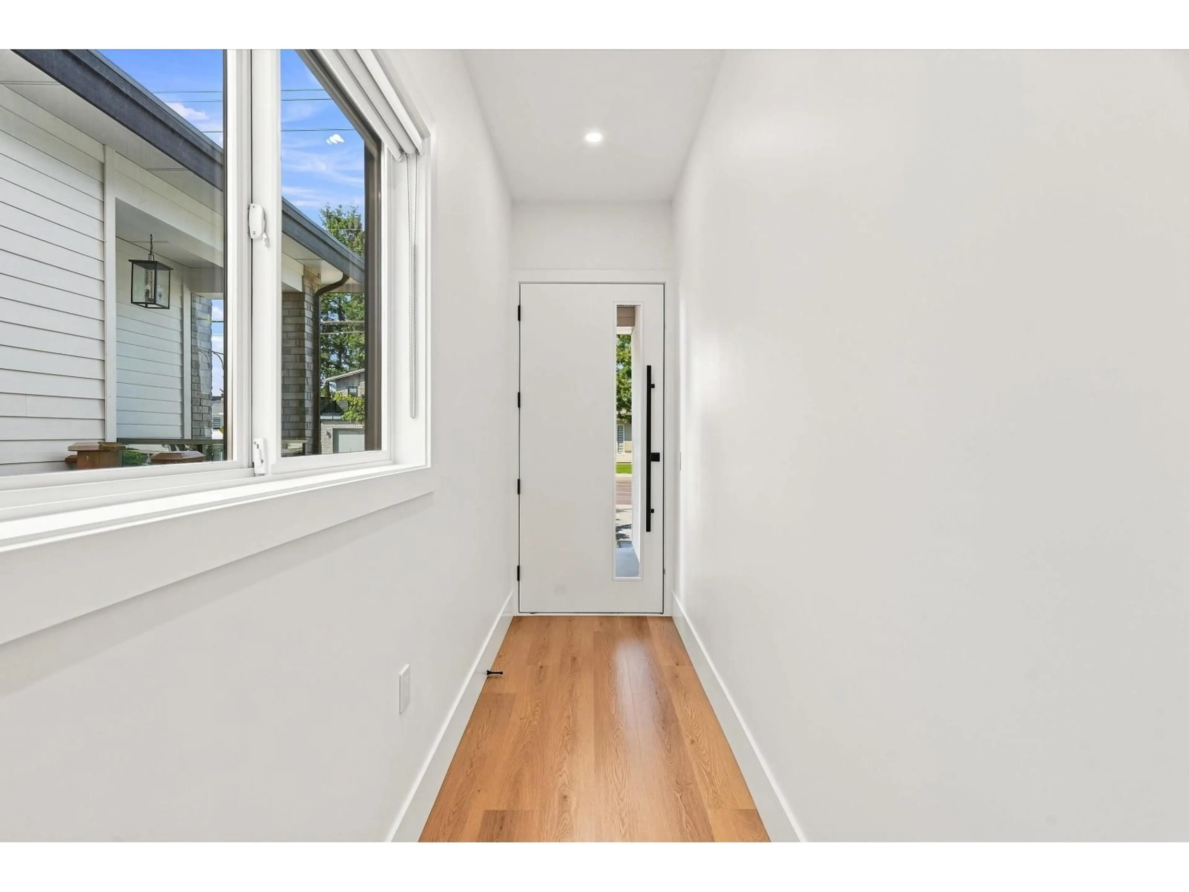 Indoor entryway for 11772 92 AVENUE, Delta British Columbia V4C3L4