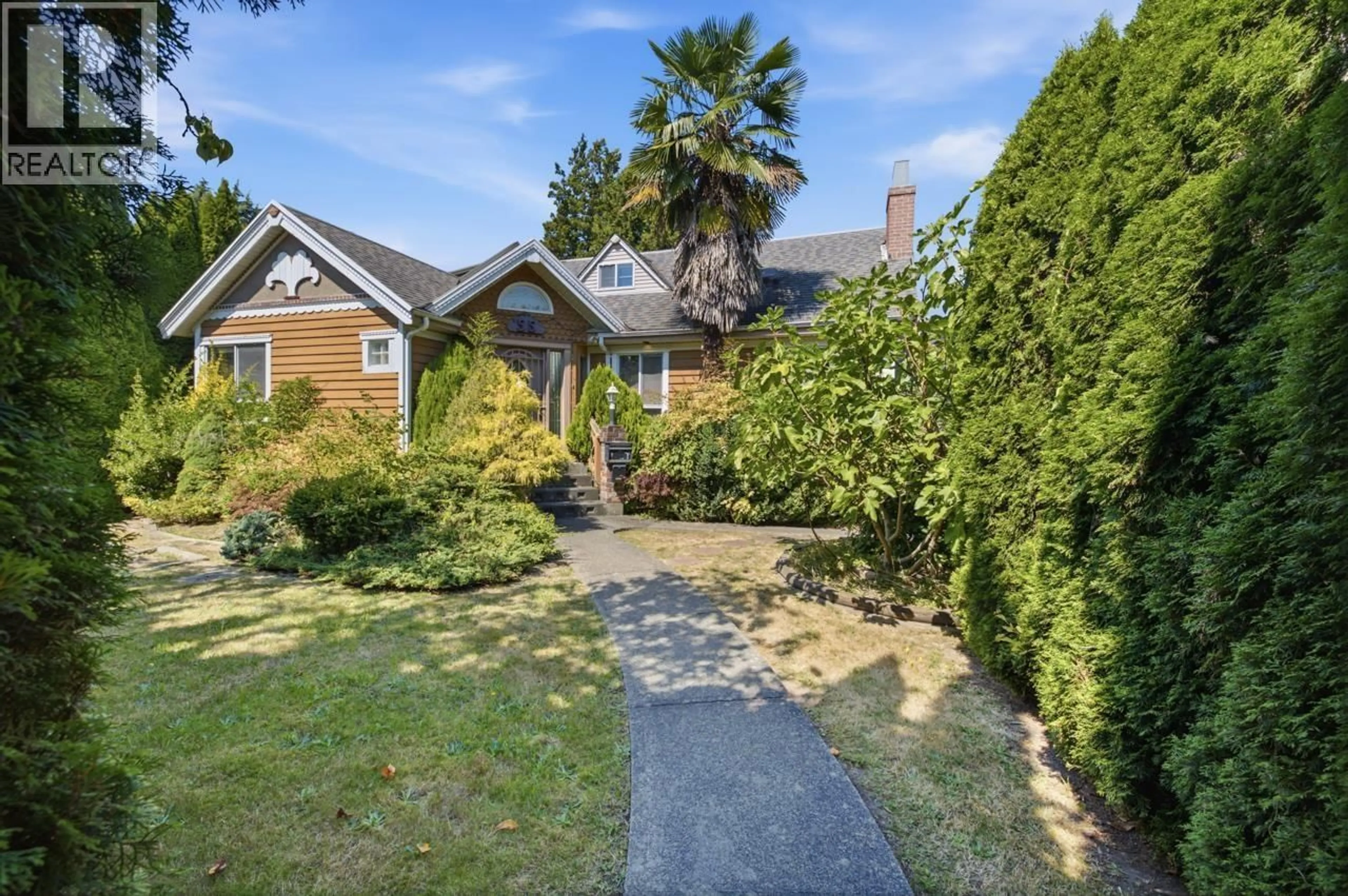 A pic from outside/outdoor area/front of a property/back of a property/a pic from drone, street for 55 KING EDWARD AVENUE, Vancouver British Columbia V5Y2H6