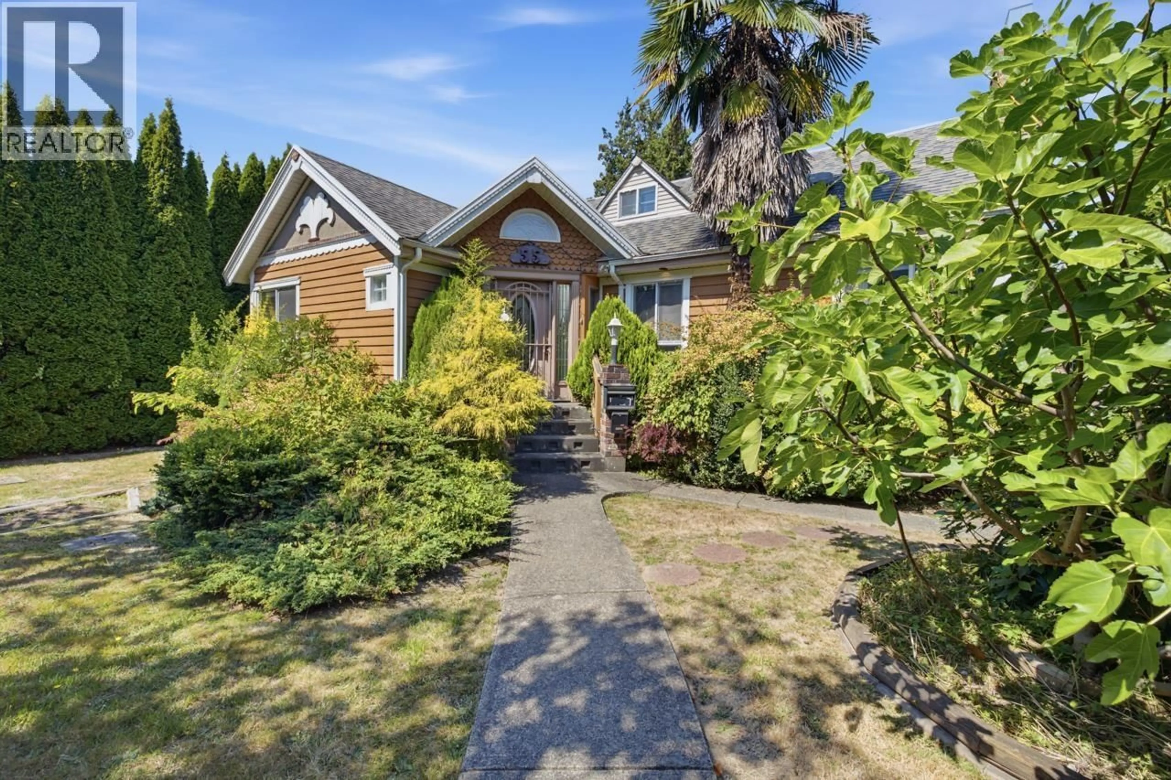 A pic from outside/outdoor area/front of a property/back of a property/a pic from drone, street for 55 KING EDWARD AVENUE, Vancouver British Columbia V5Y2H6
