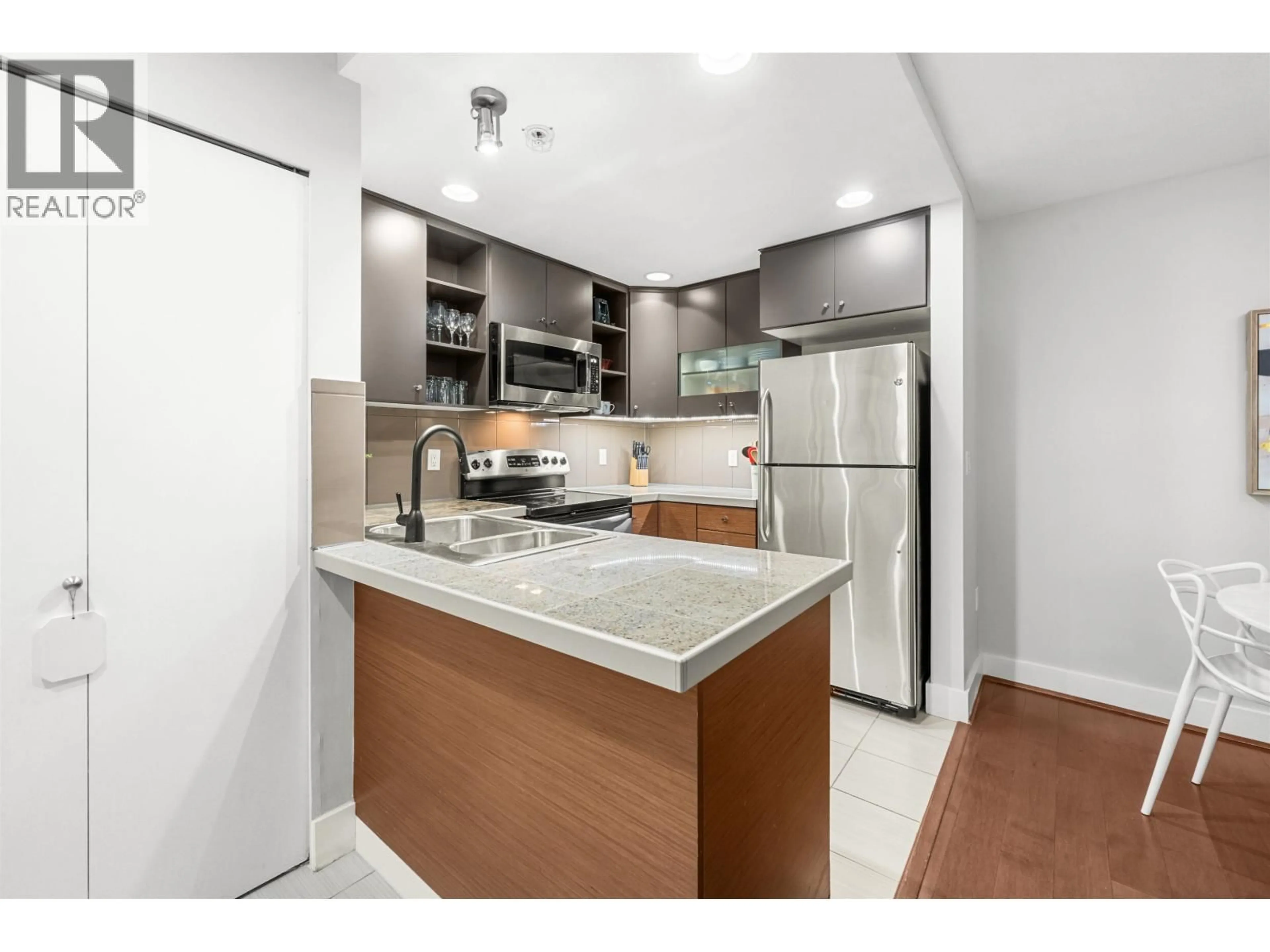Standard kitchen, unknown for 78 - 728 14TH STREET, North Vancouver British Columbia V7M0A8