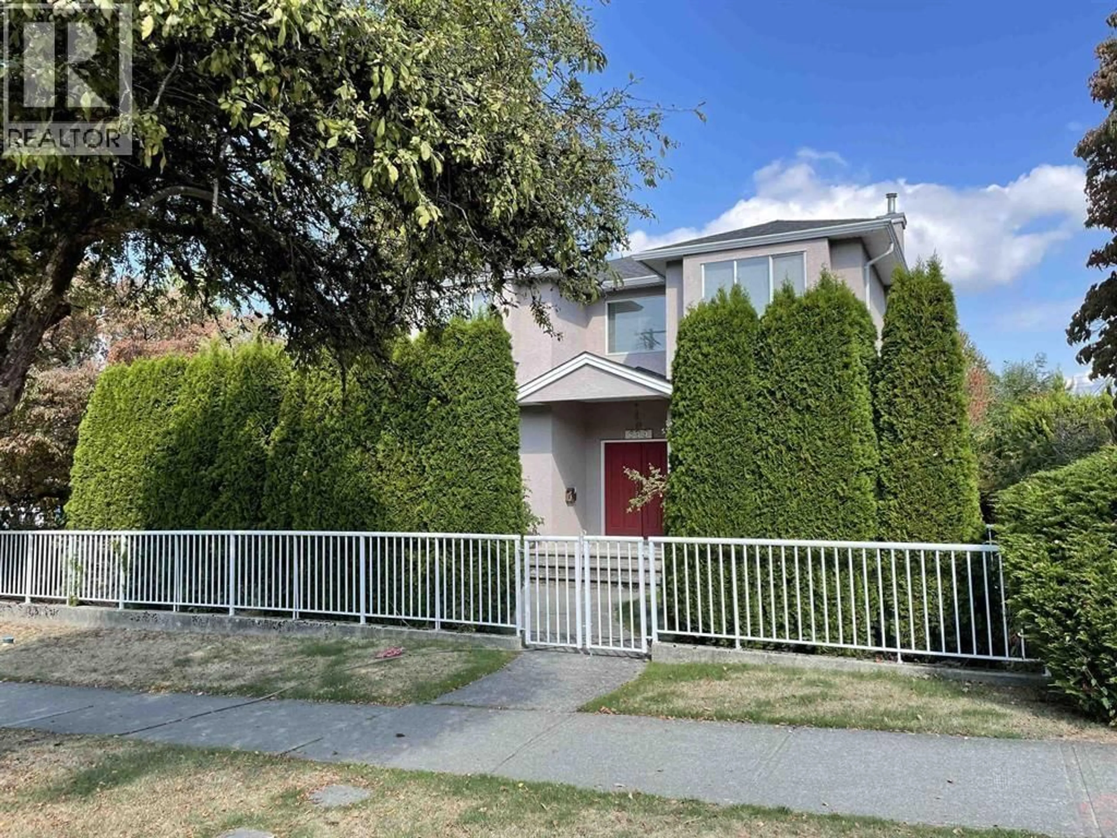 A pic from outside/outdoor area/front of a property/back of a property/a pic from drone, street for 699 29TH AVENUE, Vancouver British Columbia V5Z2J1