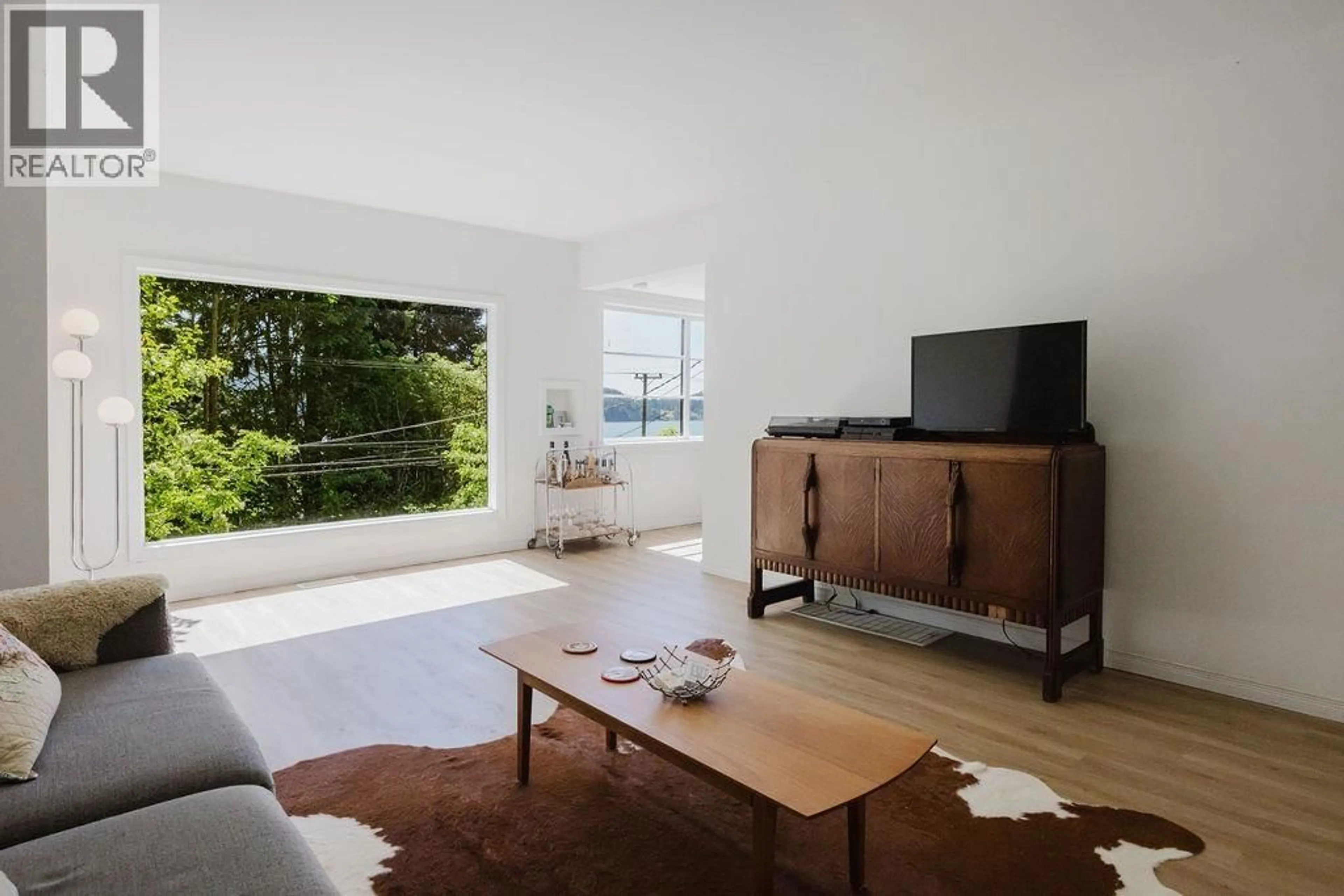 Living room with furniture, unknown for 915 MARINE DRIVE, Gibsons British Columbia V0N1V1