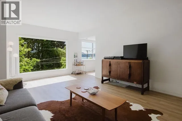 915 MARINE DRIVE, Gibsons 4