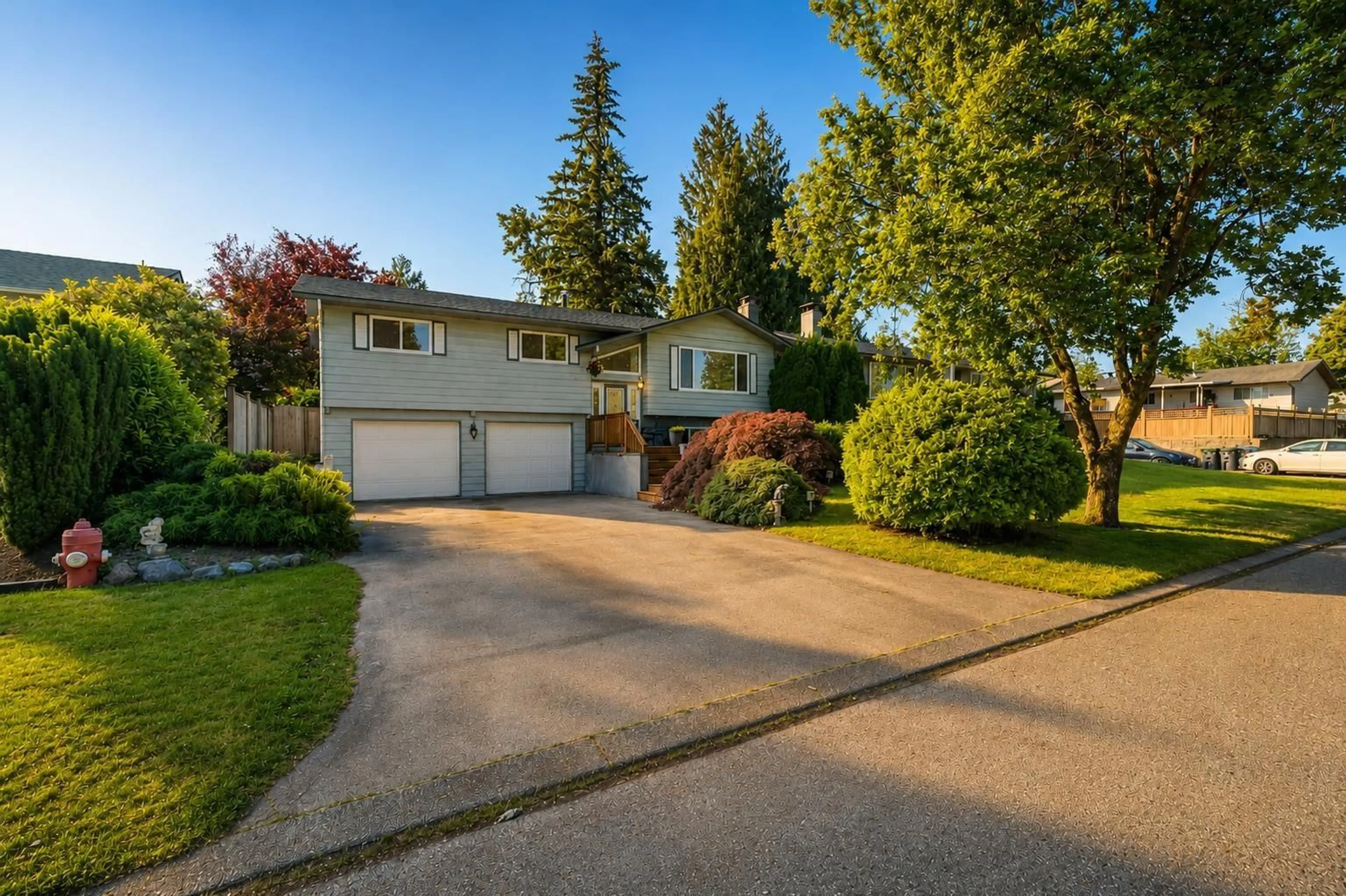 A pic from outside/outdoor area/front of a property/back of a property/a pic from drone, street for 17030 HEREFORD PLACE, Surrey British Columbia V3S4X1