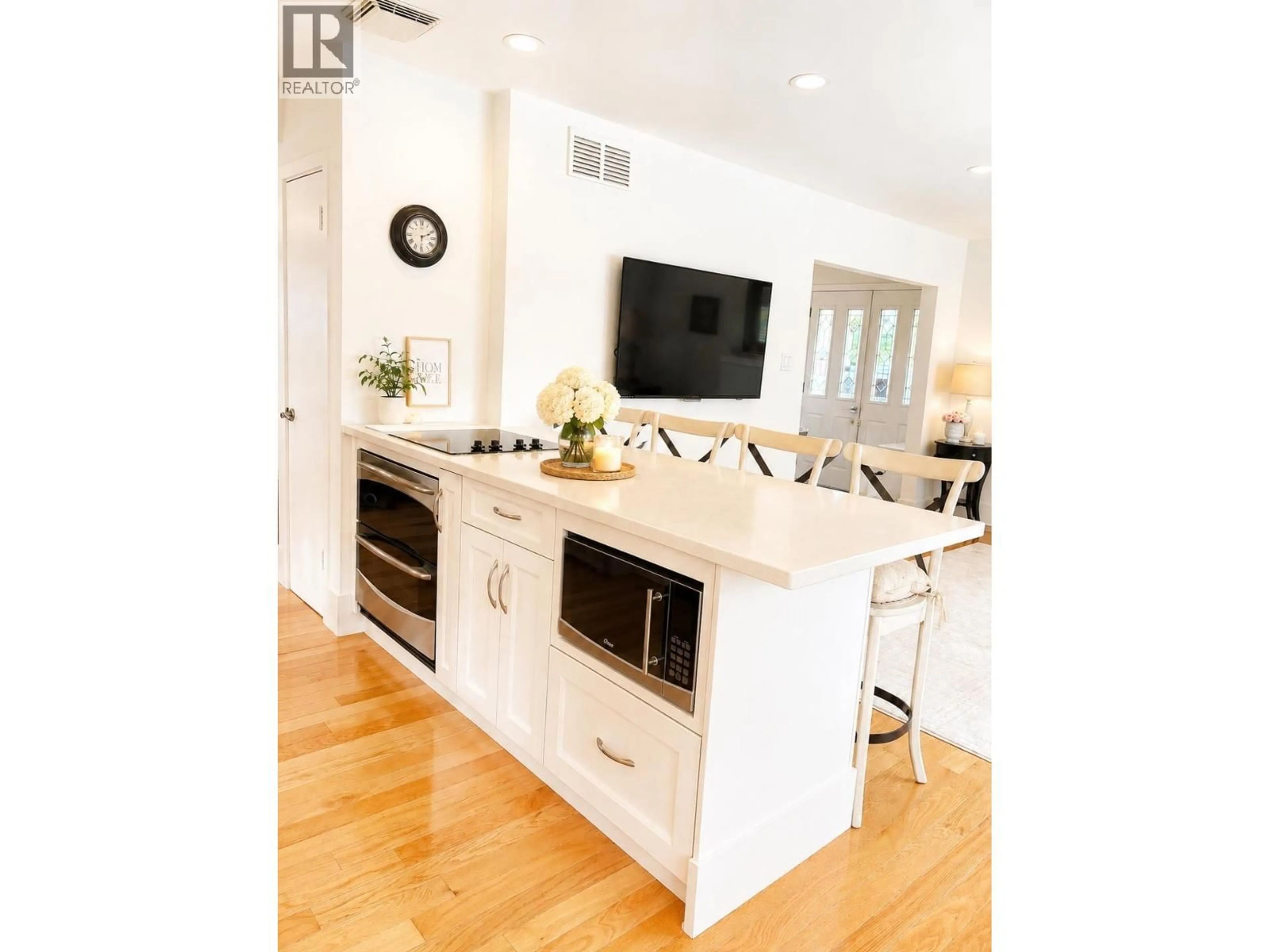 Open concept kitchen, wood/laminate floor for 424 CULZEAN PLACE, Port Moody British Columbia V3H1E5