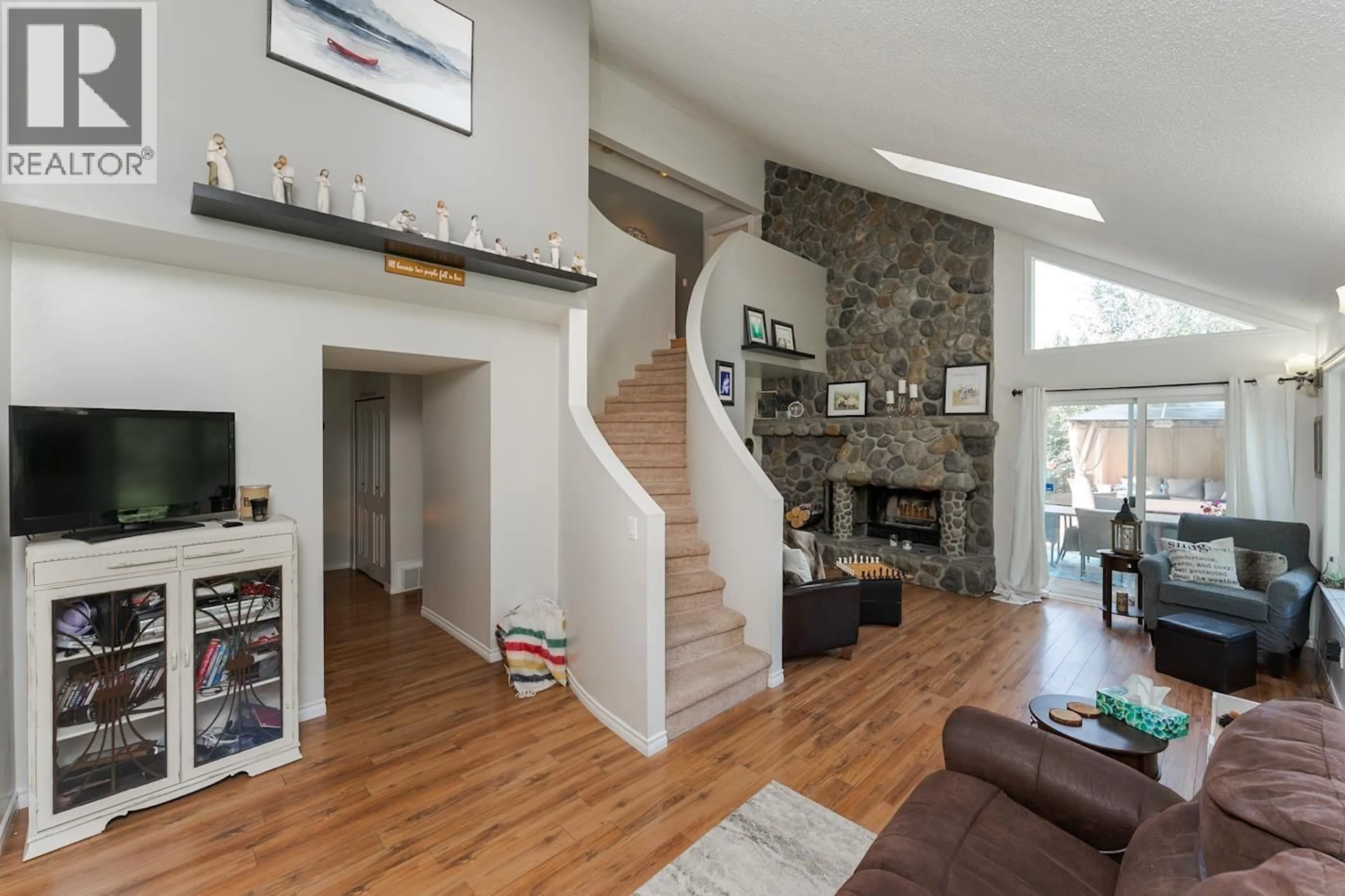 Living room with furniture, unknown for 2730 CATHERINE DRIVE, Prince George British Columbia V2M7B5