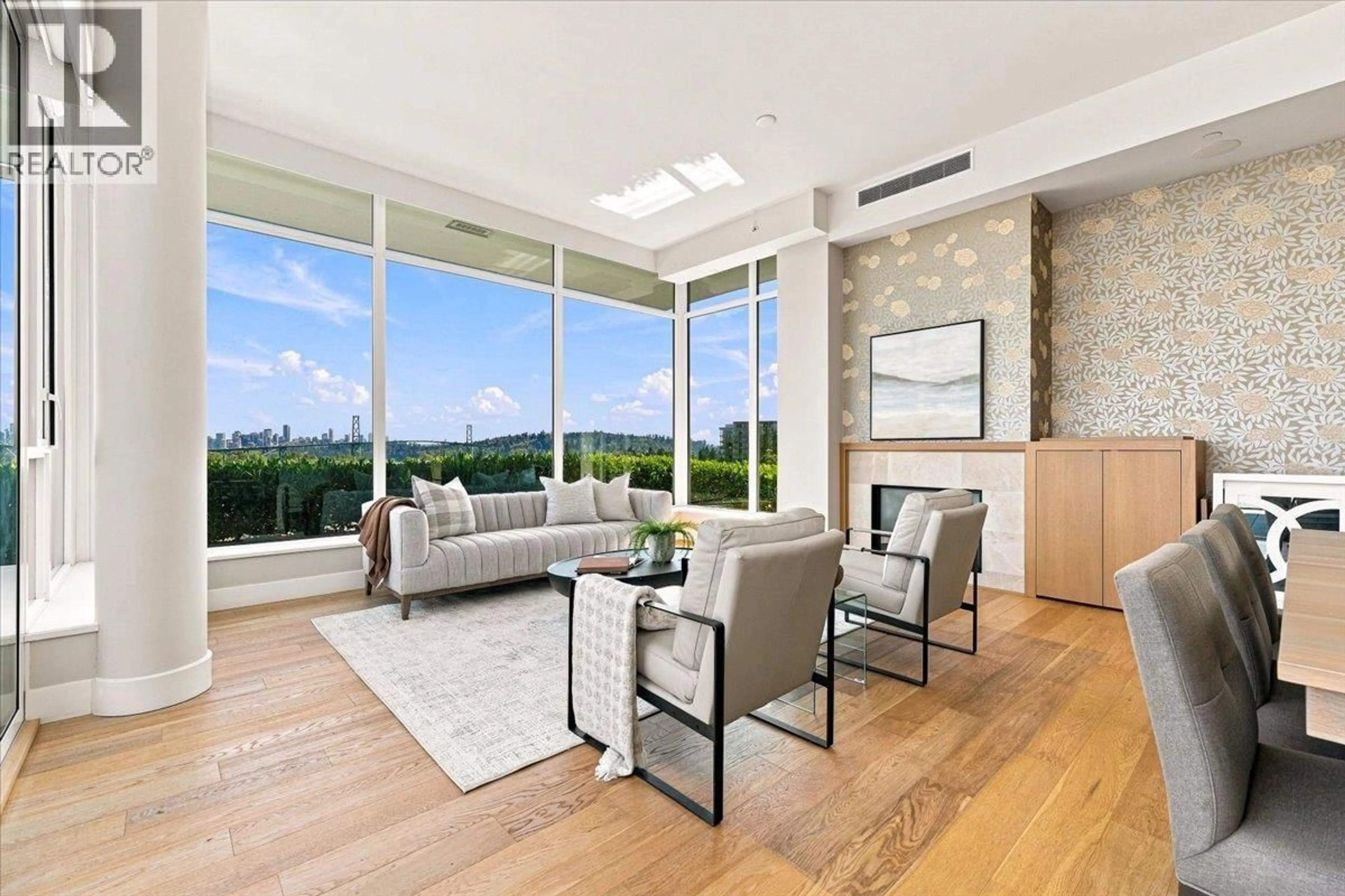 Living room with furniture, unknown for 702 - 908 KEITH ROAD, West Vancouver British Columbia V7T1M3