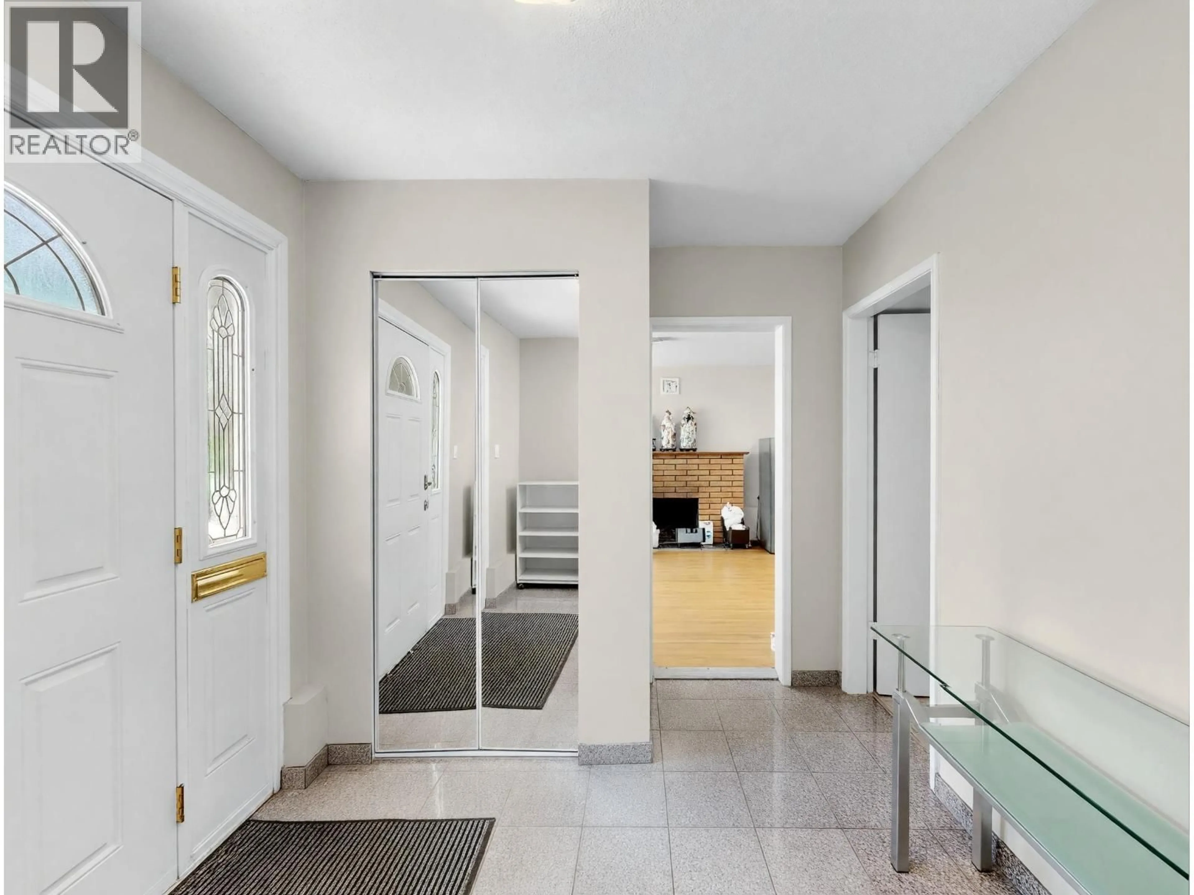 Indoor entryway for 245 63RD AVENUE, Vancouver British Columbia V5X2H9