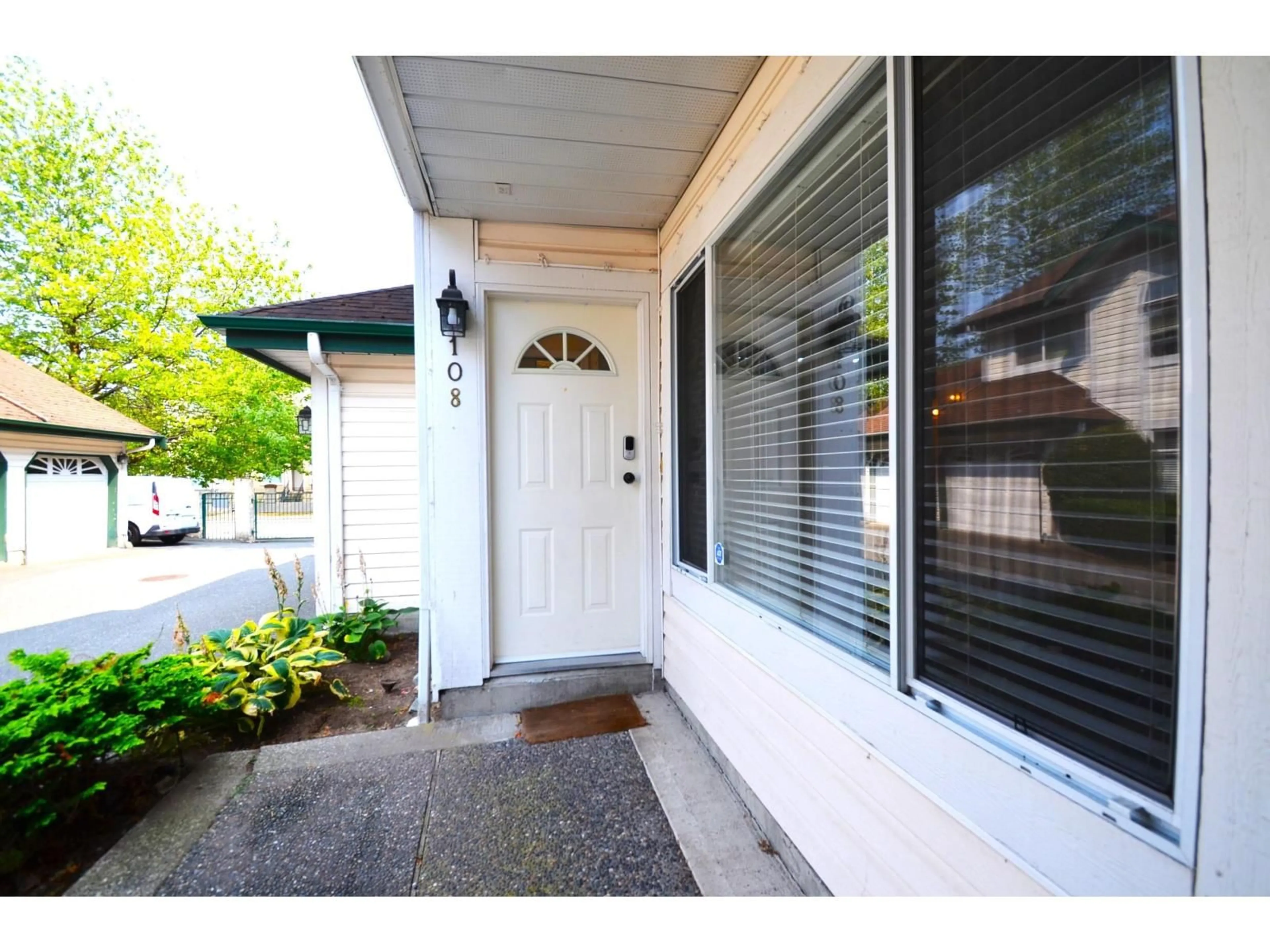 Indoor entryway for 108 - 10308 155A STREET, Surrey British Columbia V3R4K5