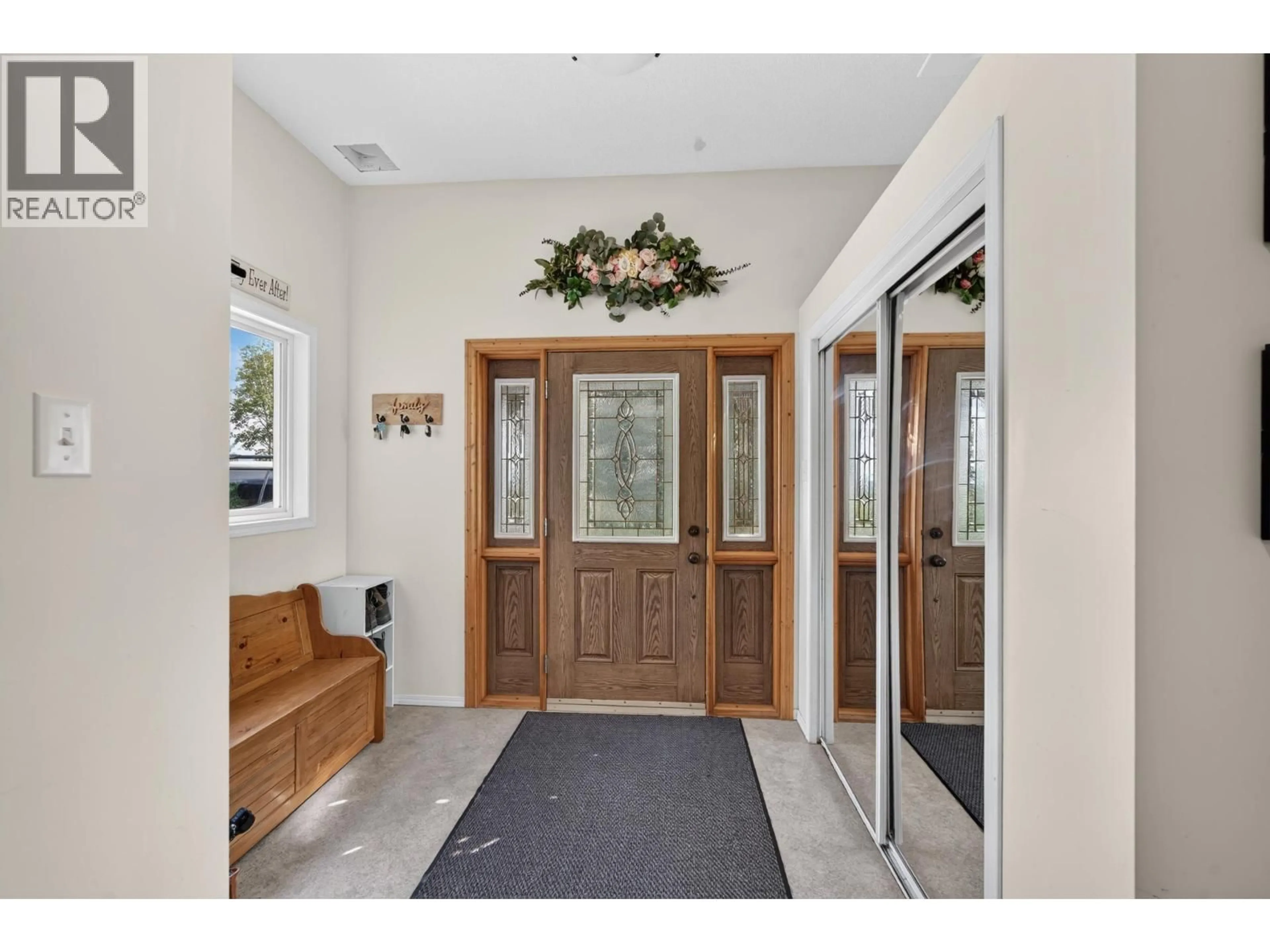 Indoor entryway for 13603 WOLSEY SUBDIV, Fort St. John British Columbia V1J8L6