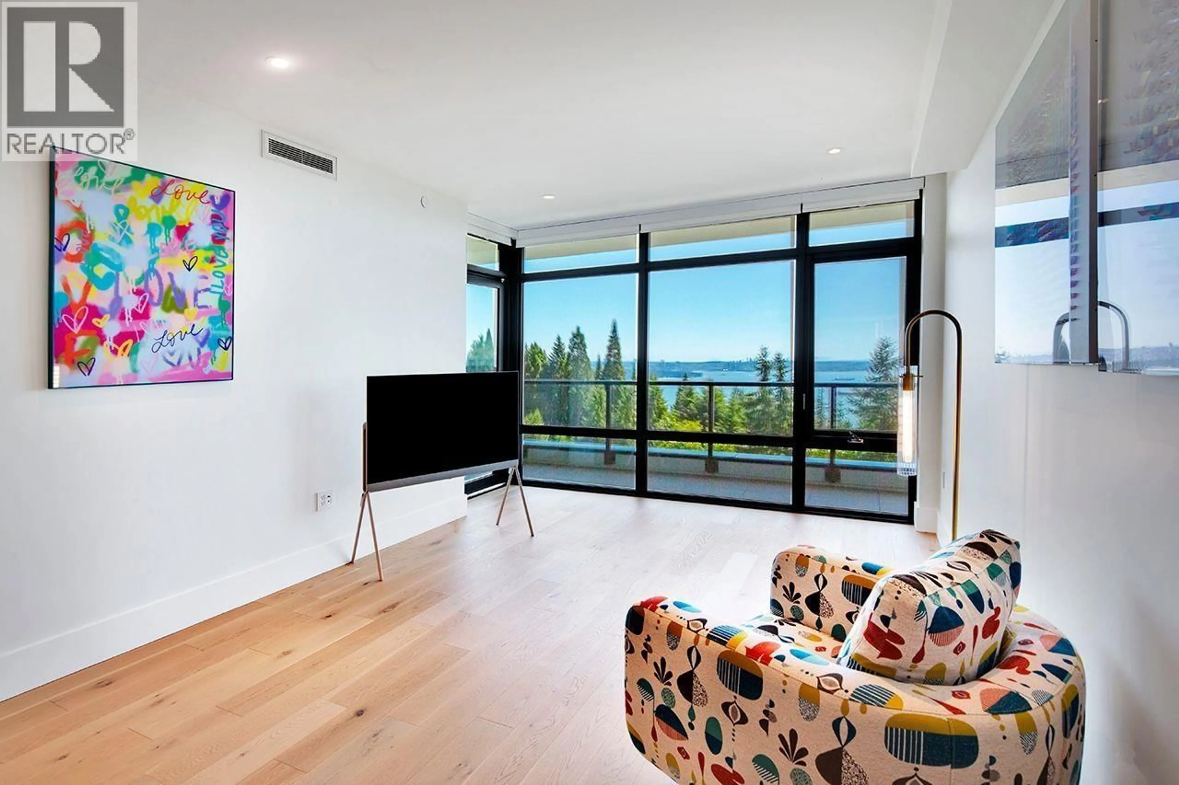 Living room with furniture, wood/laminate floor for 402 - 3101 BURFIELD PLACE, West Vancouver British Columbia V7S0B8