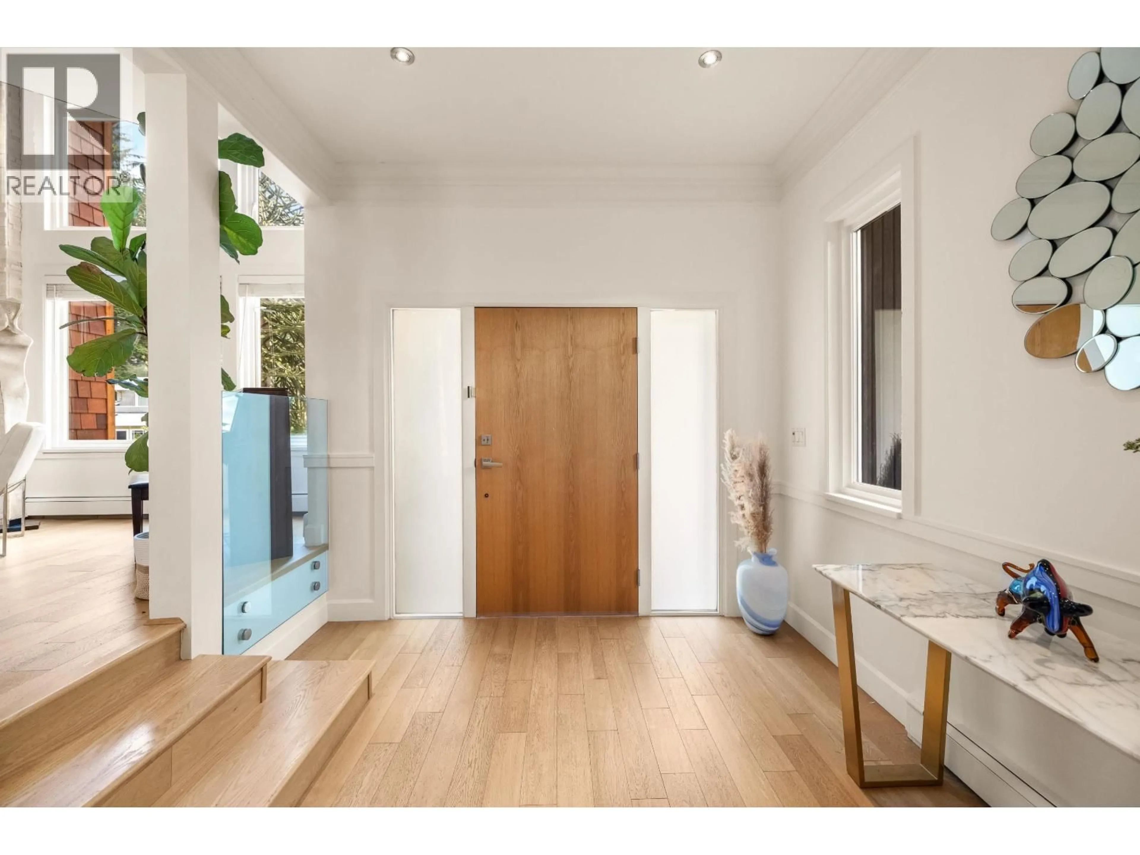 Indoor entryway for 5522 DEERHORN LANE, North Vancouver British Columbia V7R4S6