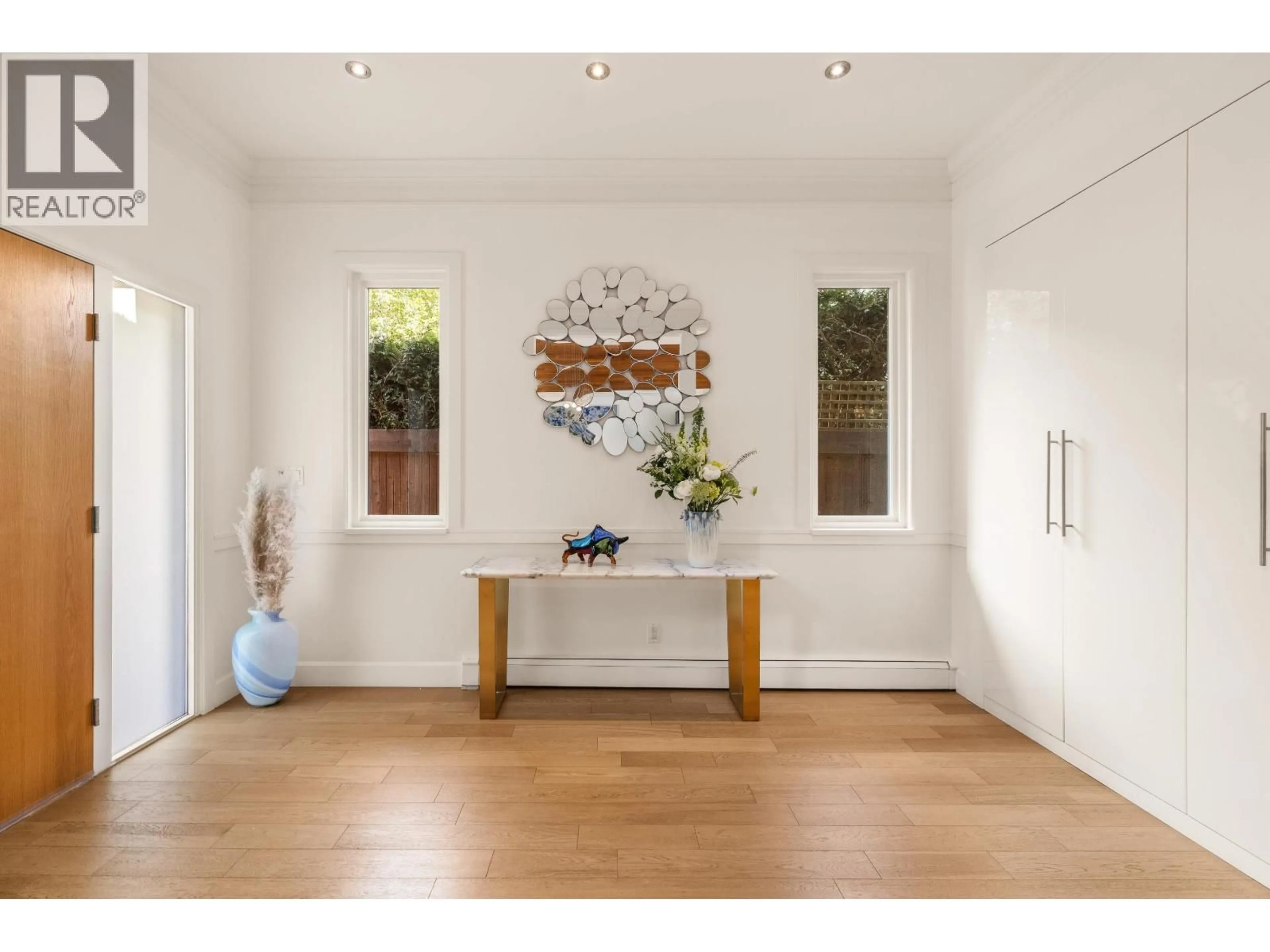 Indoor entryway for 5522 DEERHORN LANE, North Vancouver British Columbia V7R4S6