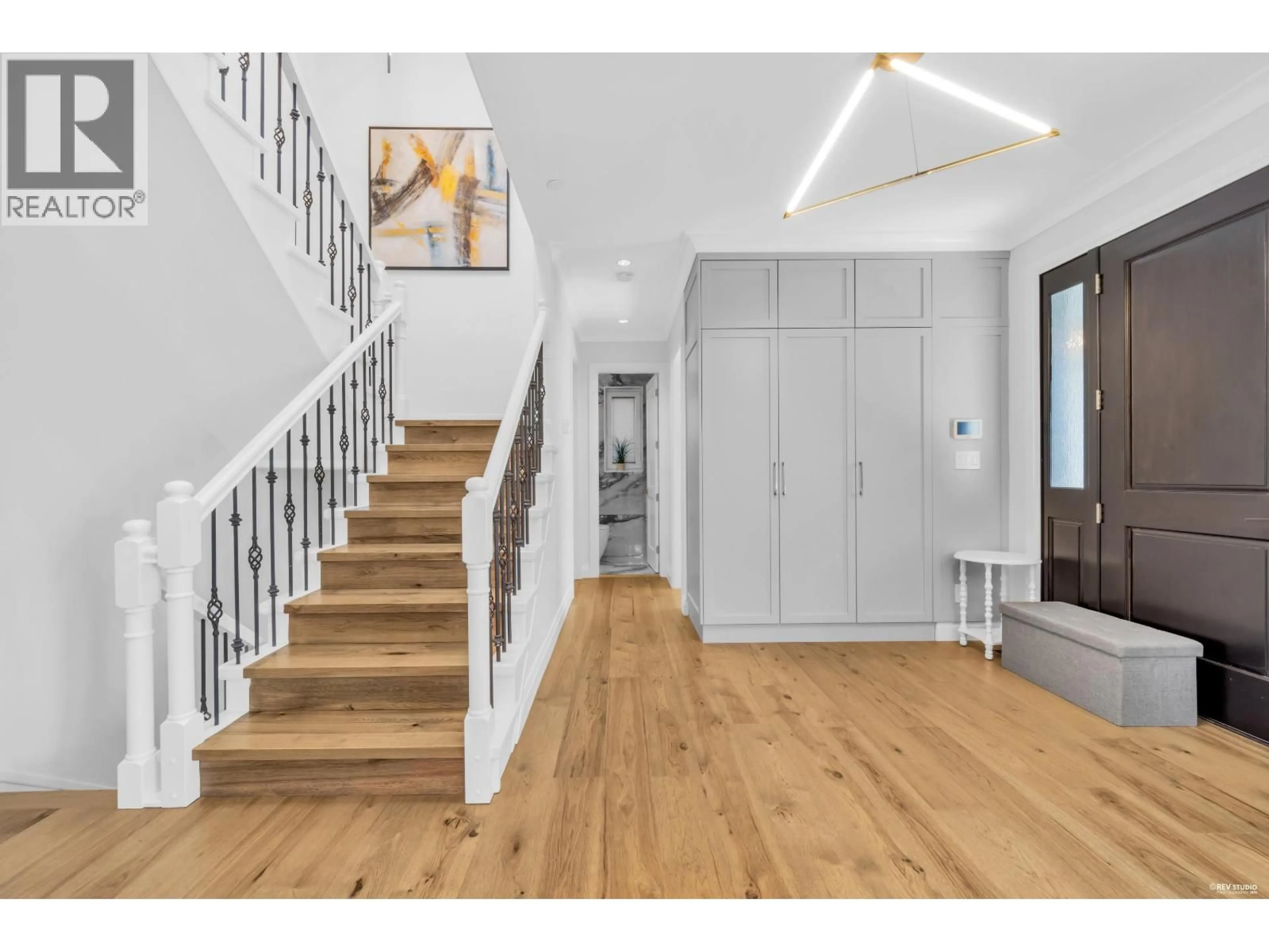 Indoor entryway for 3491 40TH AVENUE, Vancouver British Columbia V6N3B5