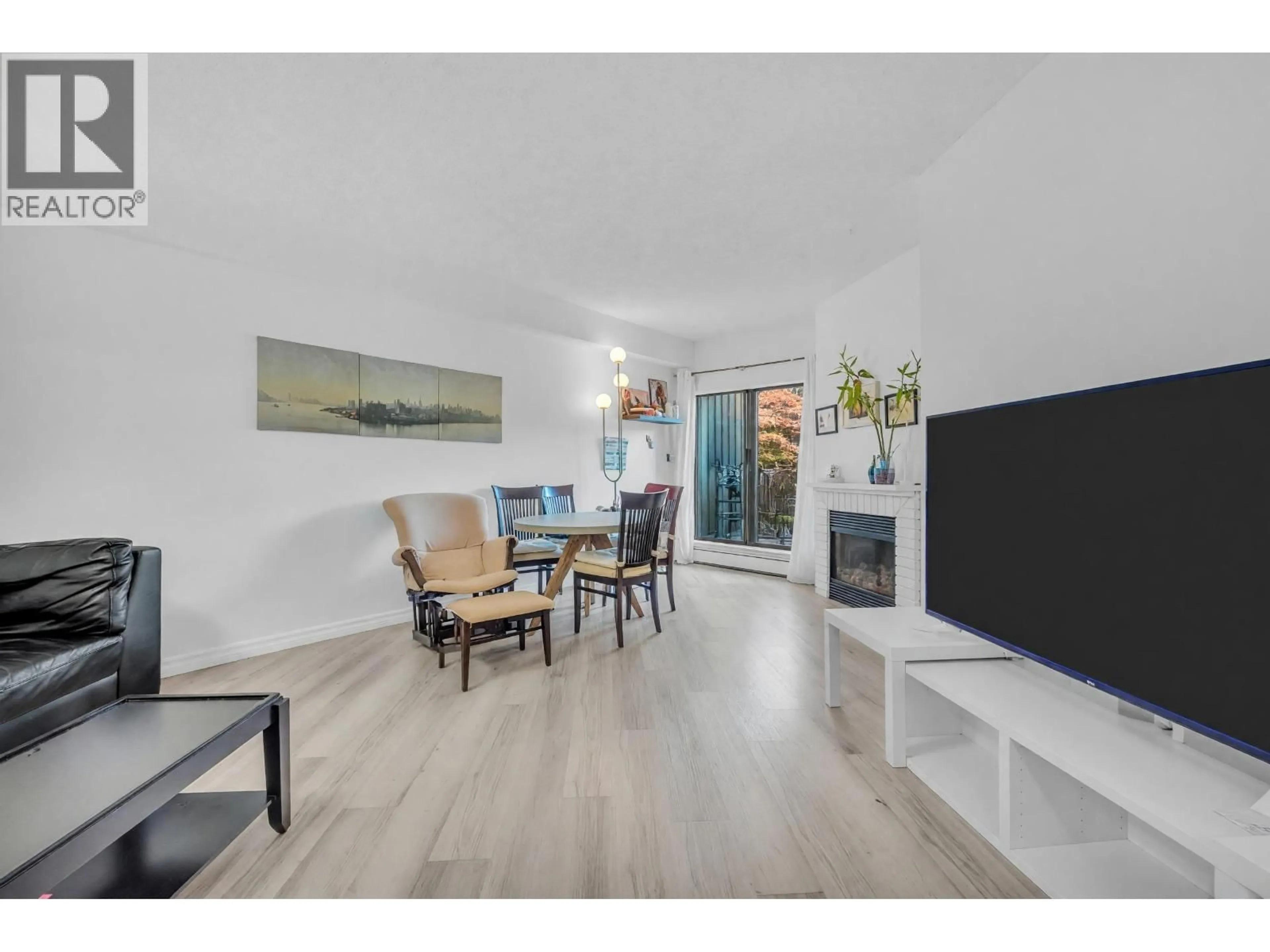 Living room with furniture, wood/laminate floor for 119 - 8511 WESTMINSTER HIGHWAY, Richmond British Columbia V6X3H7