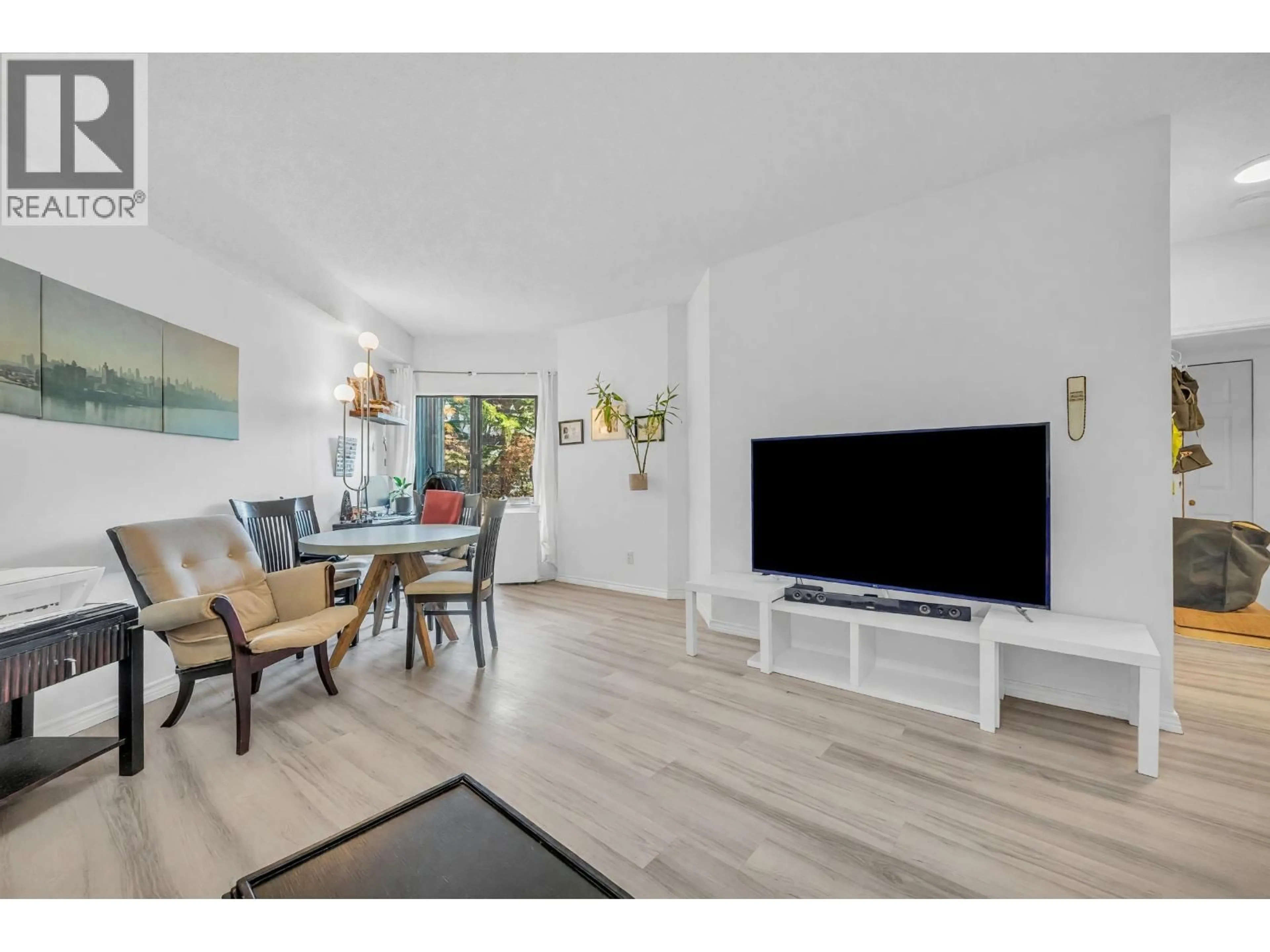 Living room with furniture, wood/laminate floor for 119 - 8511 WESTMINSTER HIGHWAY, Richmond British Columbia V6X3H7