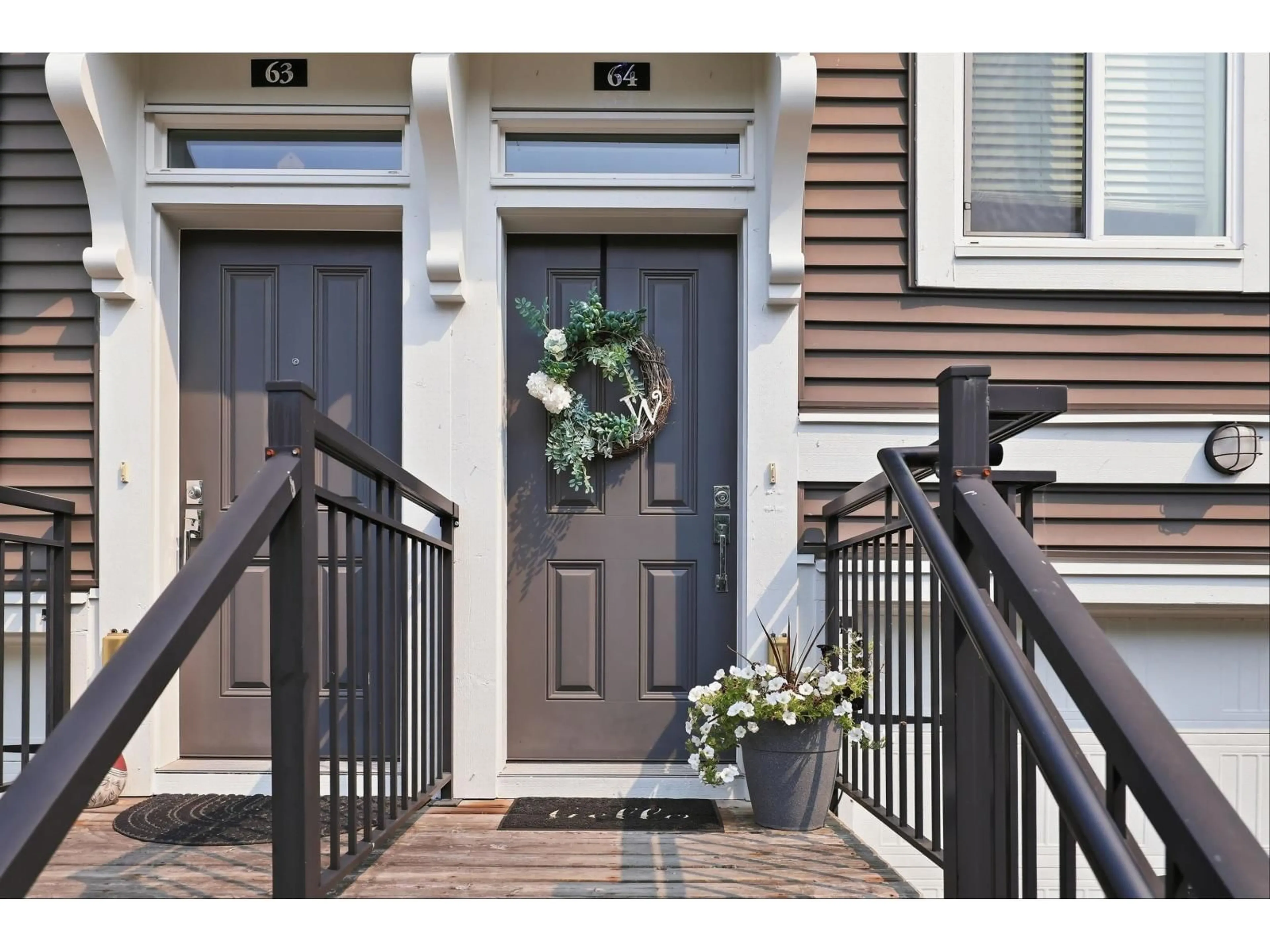 Indoor entryway for 64 - 14433 60 AVENUE, Surrey British Columbia V3S1R4