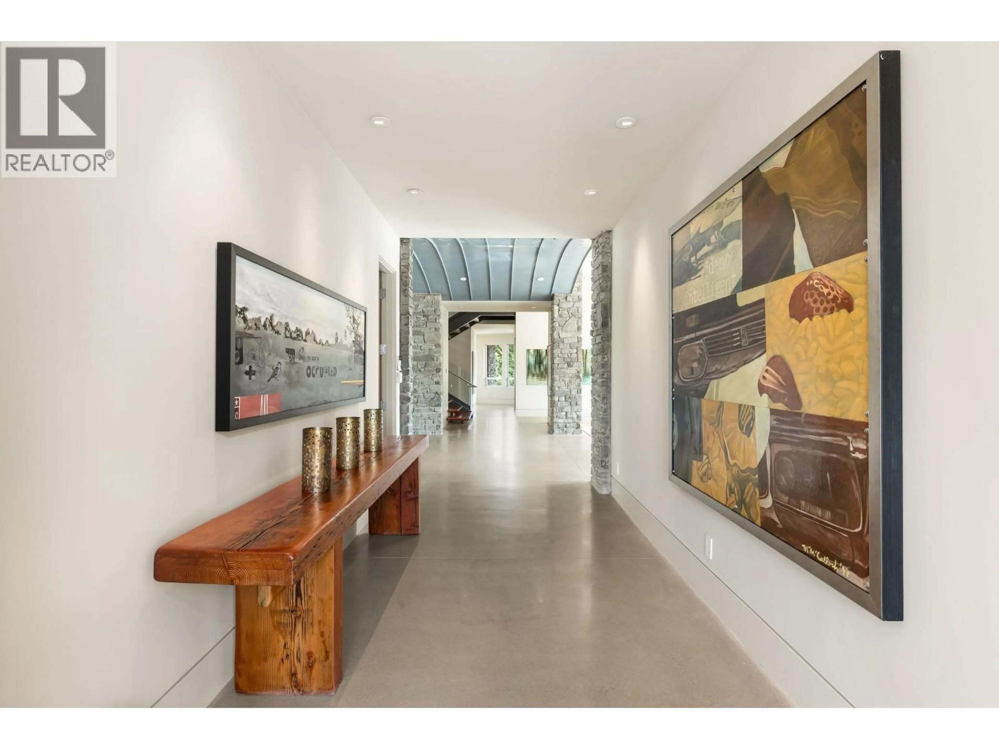 Indoor foyer for 12831 NO. 4 ROAD, Richmond British Columbia V7A3A2