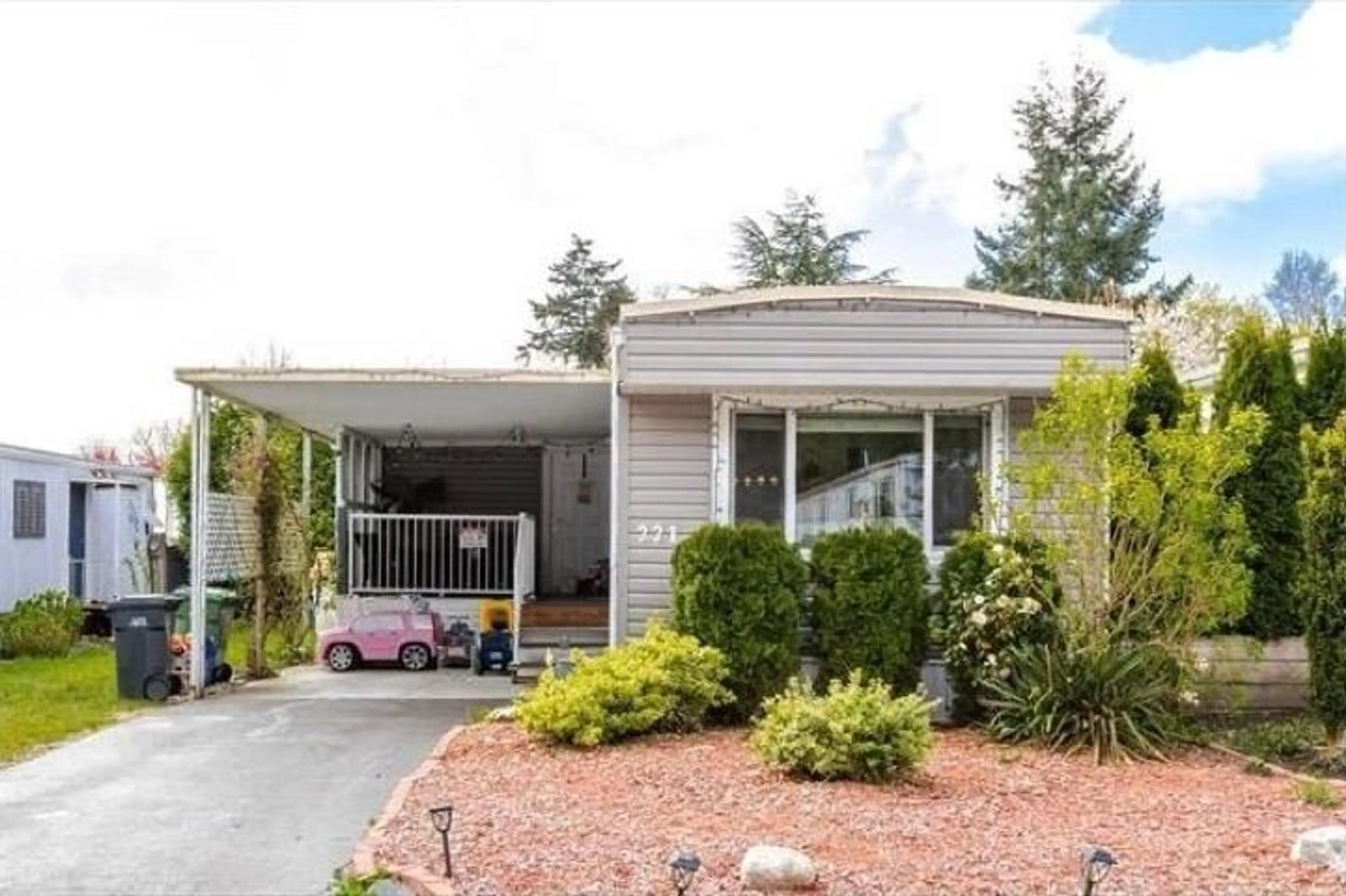 Home with vinyl exterior material, street for 221 - 1840 160 STREET, Surrey British Columbia V3A4X4