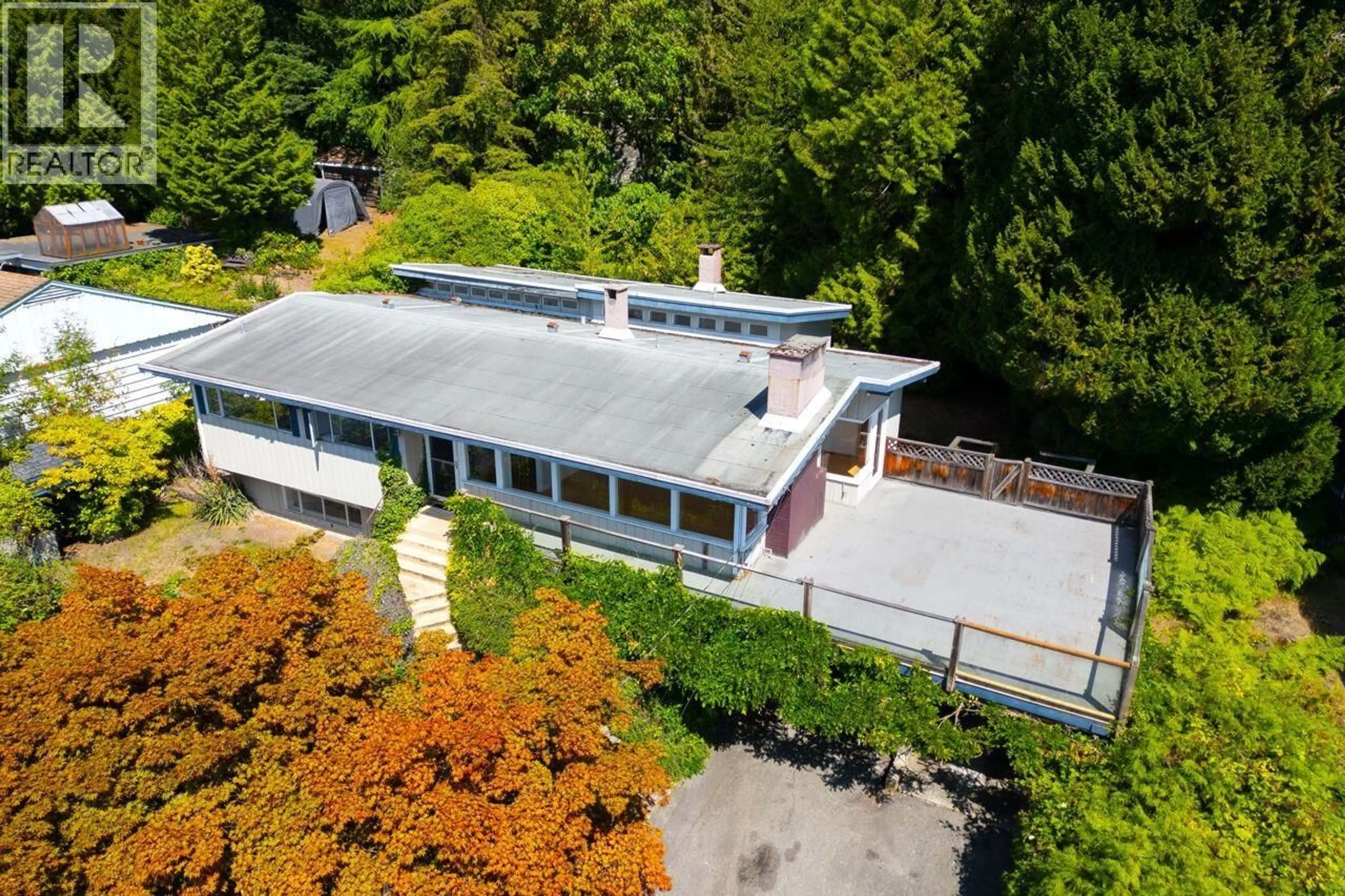 A pic from outside/outdoor area/front of a property/back of a property/a pic from drone, building for 1241 NEPAL CRESCENT, West Vancouver British Columbia V7T2H4