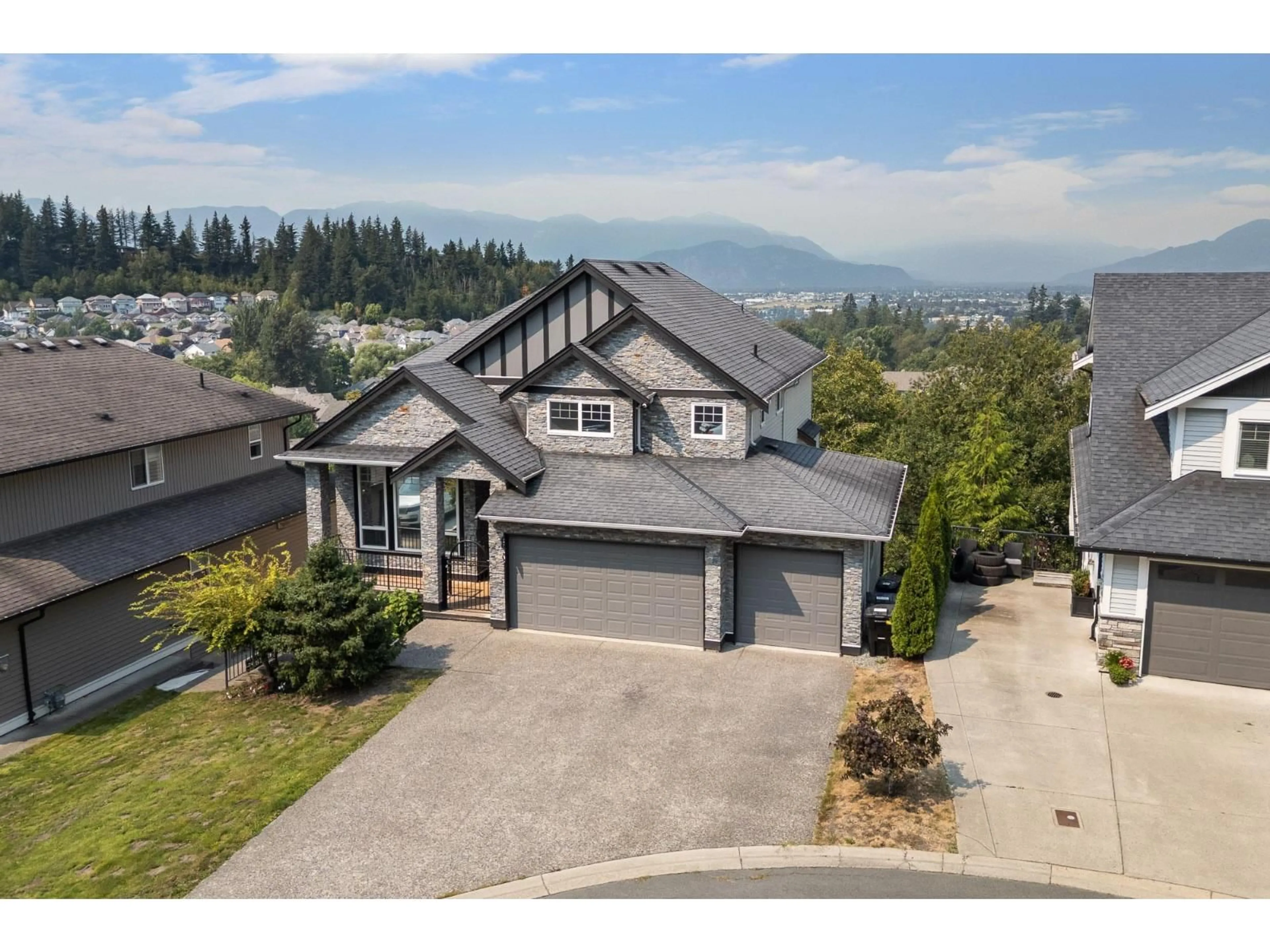 A pic from outside/outdoor area/front of a property/back of a property/a pic from drone, mountain view for 46307 TOURNIER PLACE, Chilliwack British Columbia V2R6A2