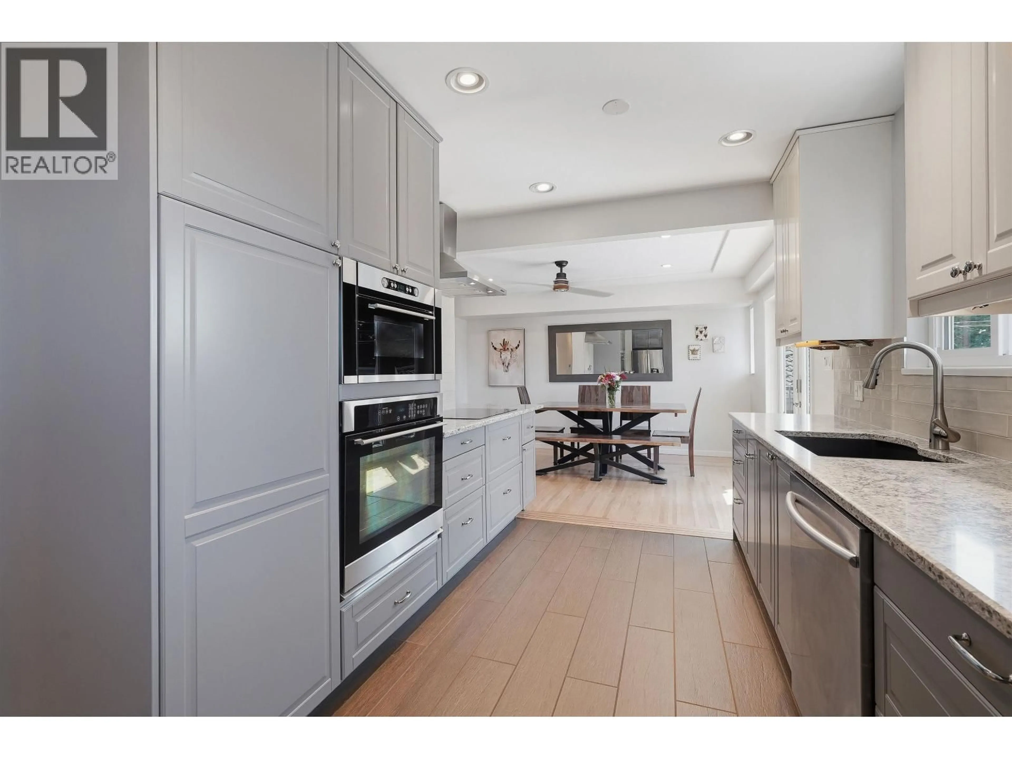 Open concept kitchen, ceramic/tile floor for 6876 HYCREST DRIVE, Burnaby British Columbia V5B2X2