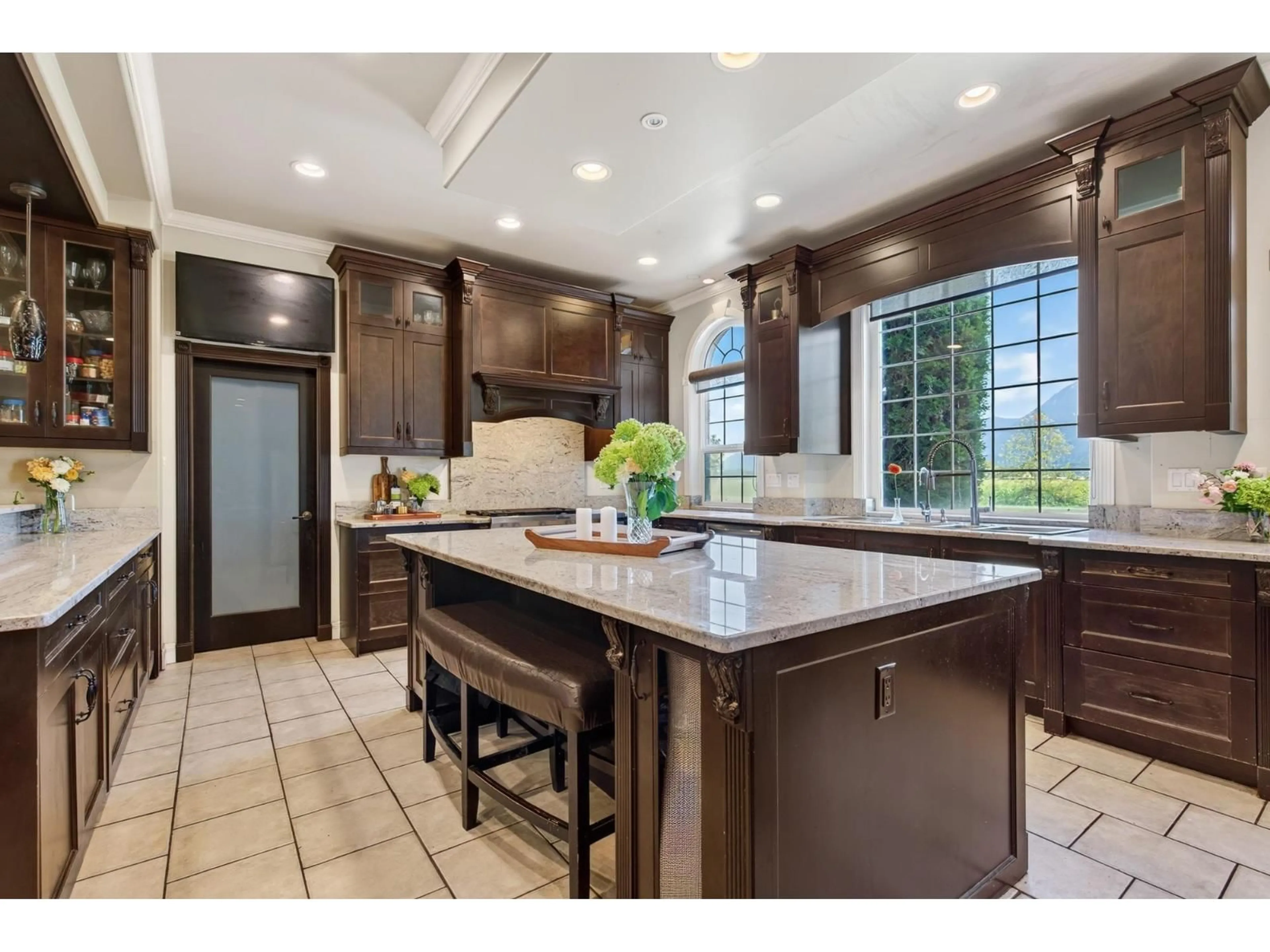 Open concept kitchen, ceramic/tile floor for 8703 UPPER PRAIRIE ROAD, Chilliwack British Columbia V2P6H3